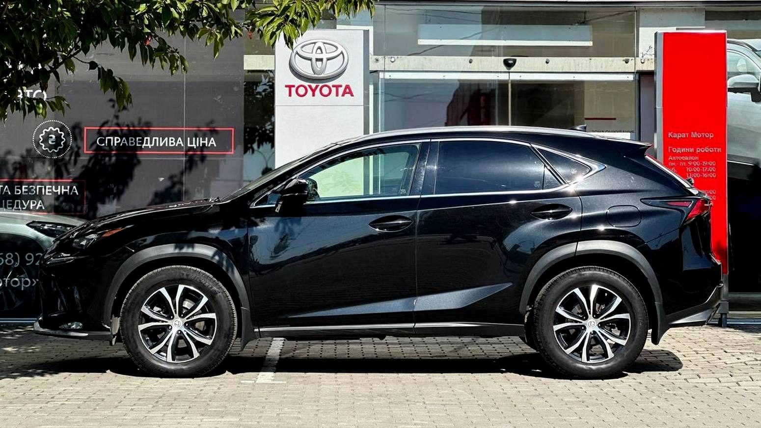Lexus NX 2018 року з пробігом 167470 км, Універсал, Тойота Центр Ужгород "Карат Мотор", м.Ужгород - 1109000 ГРН | Фото № 3
