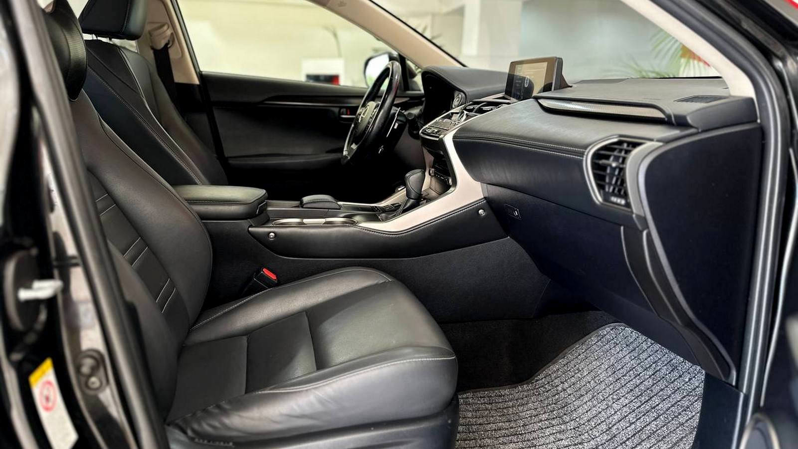 Lexus NX 2018 року з пробігом 167470 км, Універсал, Тойота Центр Ужгород "Карат Мотор", м.Ужгород - 1109000 ГРН | Фото № 6