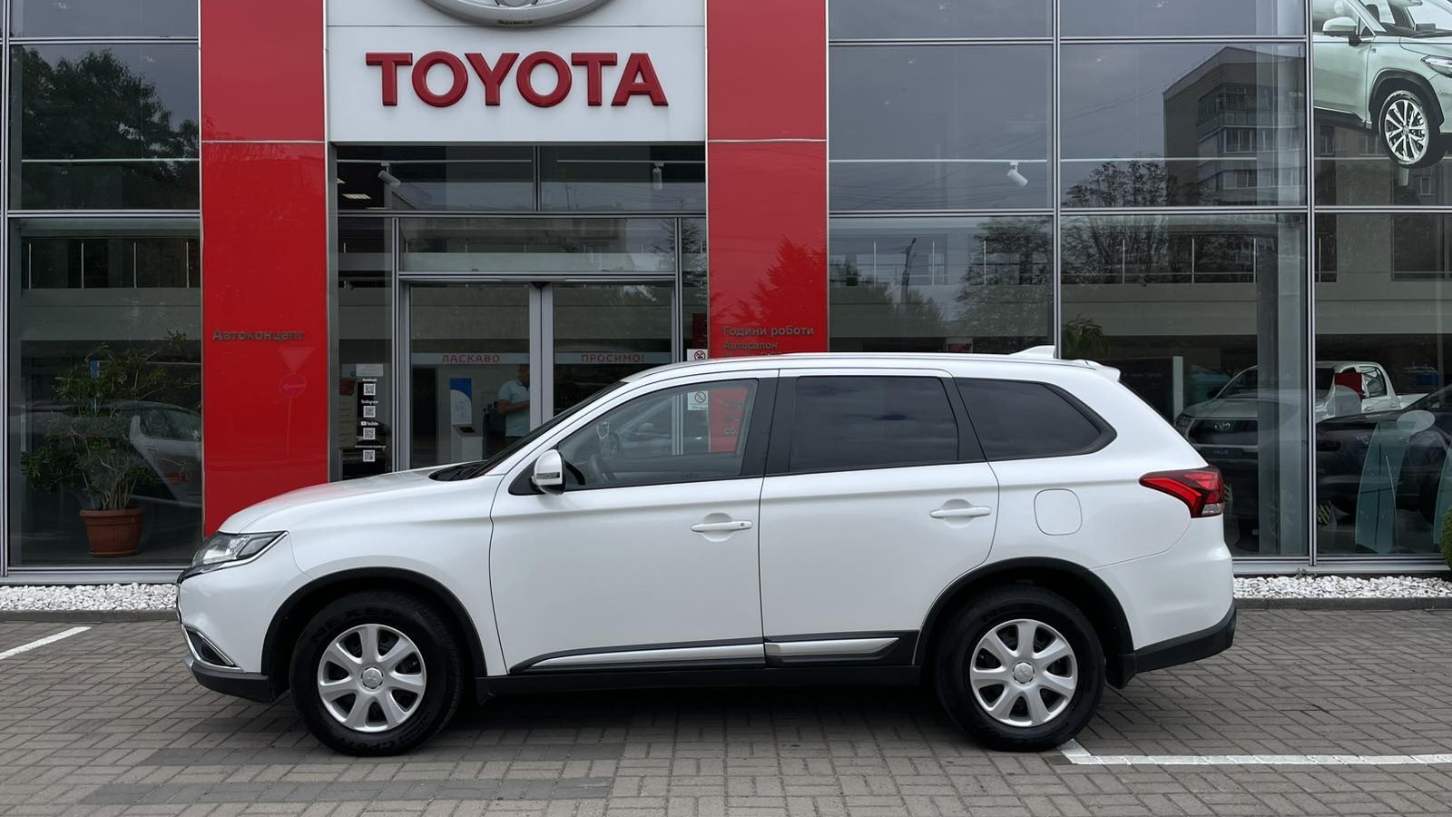 Інші авто MITSUBISHI OUTLANDER 2017 року з пробігом 160000 км, Універсал, Тойота Центр Луцьк "Автоконцепт", м.Луцьк - 760000 ГРН | Фото № 3