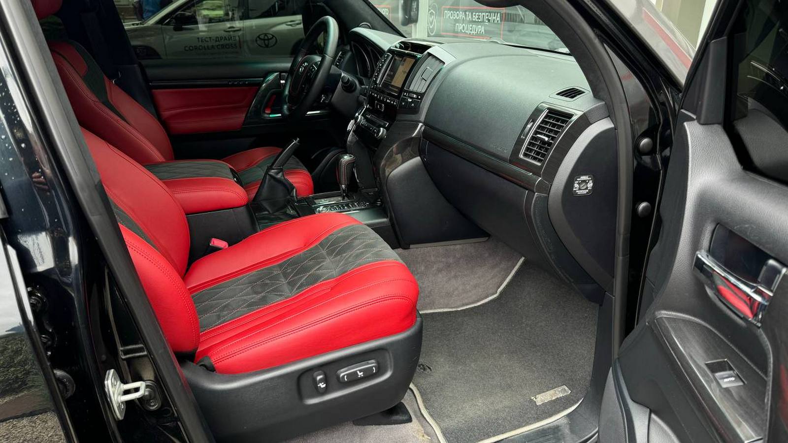 Toyota LAND CRUISER 2013 року з пробігом 267382 км, Універсал, Тойота Центр Ужгород "Карат Мотор", м.Ужгород - 1407000 ГРН | Фото № 6