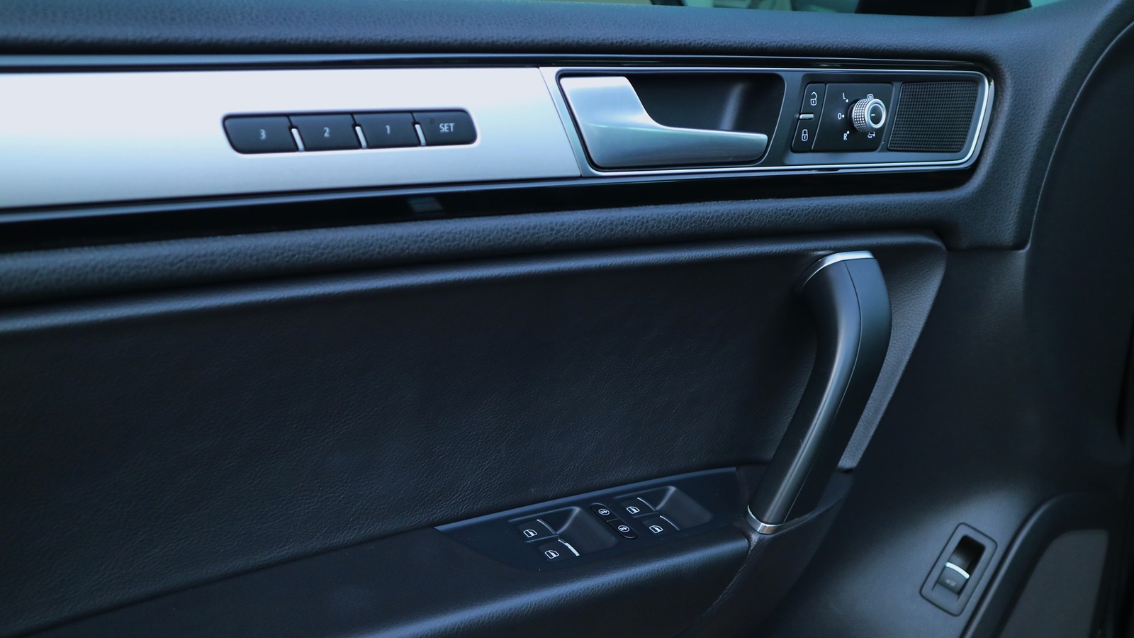 Інші авто VOLKSWAGEN TOUAREG 2016 року з пробігом 258364 км, Універсал, Тойота Центр Київ "Автосаміт Укравто Столичне", м.Київ - 923000 ГРН | Фото № 16