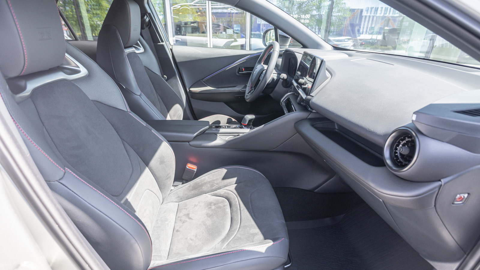 Toyota C-HR 2023 року з пробігом 1172 км, Хетчбек, Тойота Центр Дніпро "Алмаз Мотор" на Запорізькому шосе, м.Дніпро - 1730000 ГРН | Фото № 6