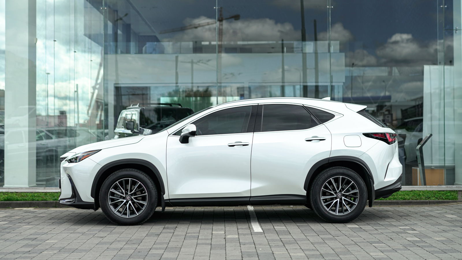 Lexus NX 2021 року з пробігом 36645 км, Універсал, Лексус Львів, м.Львів - 2386250 ГРН | Фото № 3