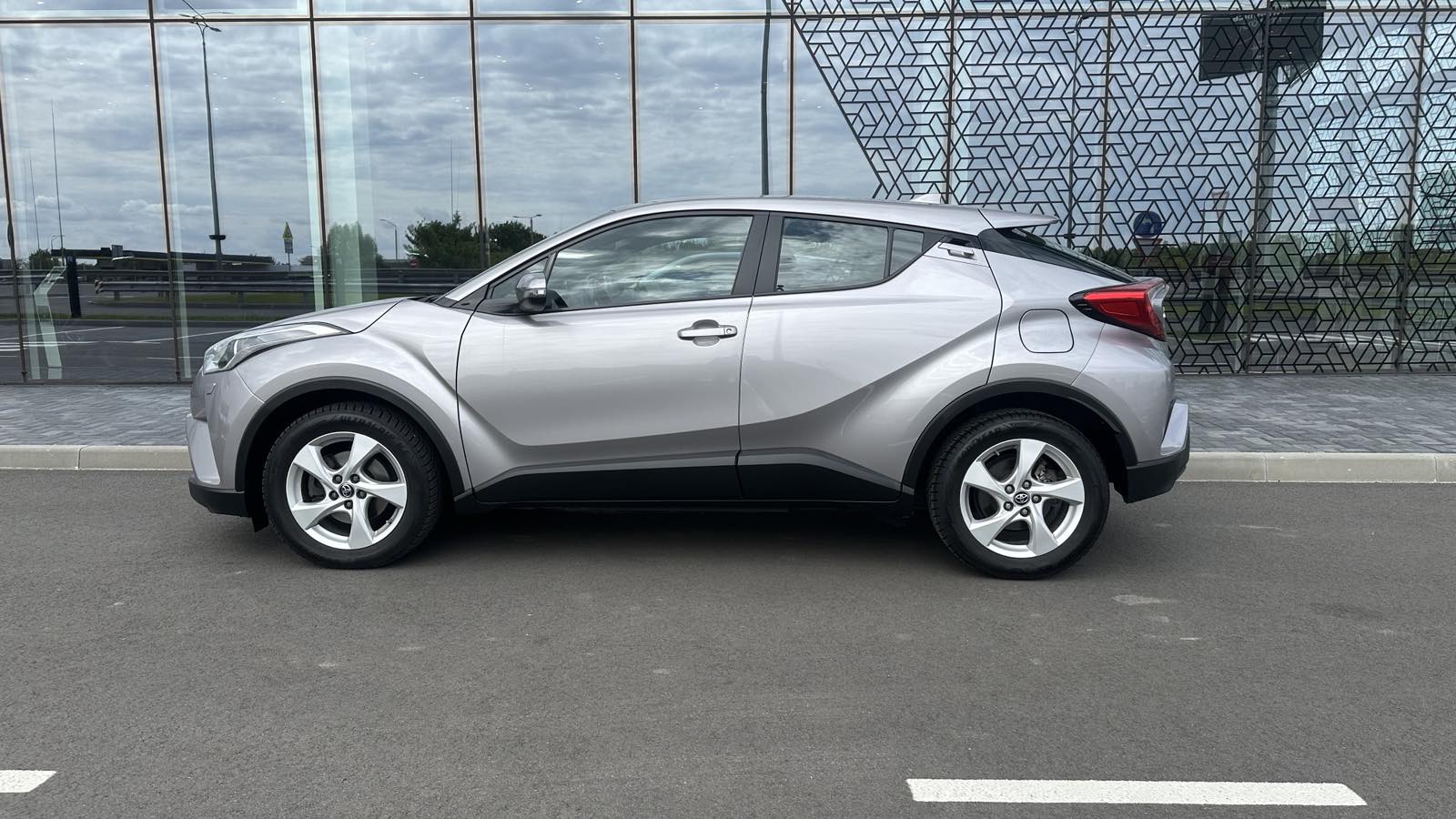 Toyota C-HR 2019 року з пробігом 61800 км, Хетчбек, Лексус Київ Аеропорт, м.Київ - 810682 ГРН | Фото № 3