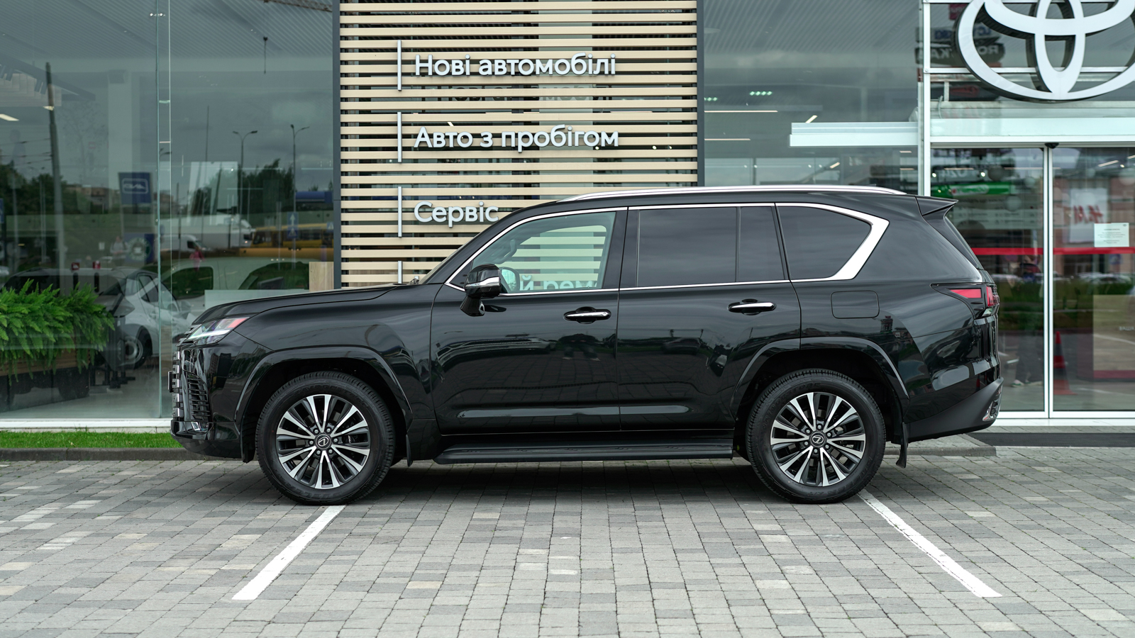 Lexus LX 2024 року з пробігом 42175 км, Універсал, Тойота Центр Львів "Діамант", м.Львів - 4855500 ГРН | Фото № 3