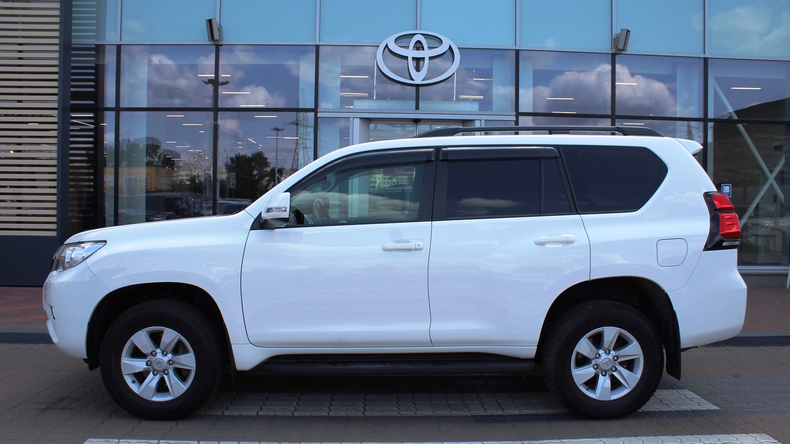 Toyota LAND CRUISER PRADO 2020 року з пробігом 46890 км, Універсал, Тойота Центр Київ "Сіті Плаза", м.Київ - 1652417 ГРН | Фото № 3