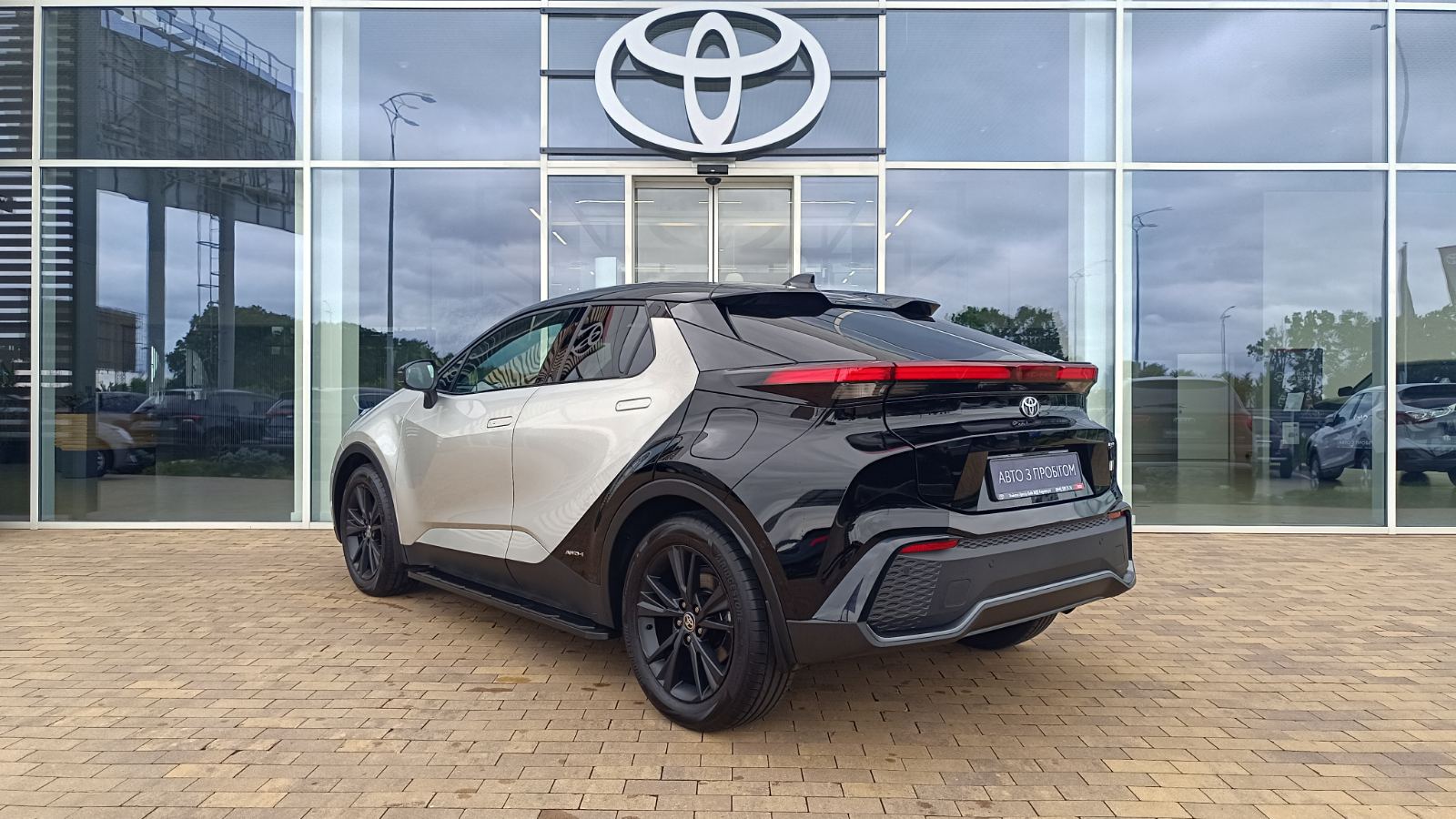 Toyota C-HR 2023 року з пробігом 1630 км, Універсал, Тойота Центр Київ «ВІДІ Аеропорт», м.Київ - 1690000 ГРН | Фото № 2