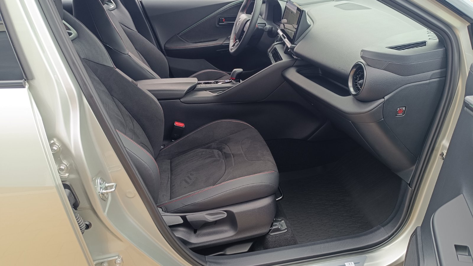 Toyota C-HR 2023 року з пробігом 1630 км, Універсал, Тойота Центр Київ «ВІДІ Аеропорт», м.Київ - 1690000 ГРН | Фото № 6