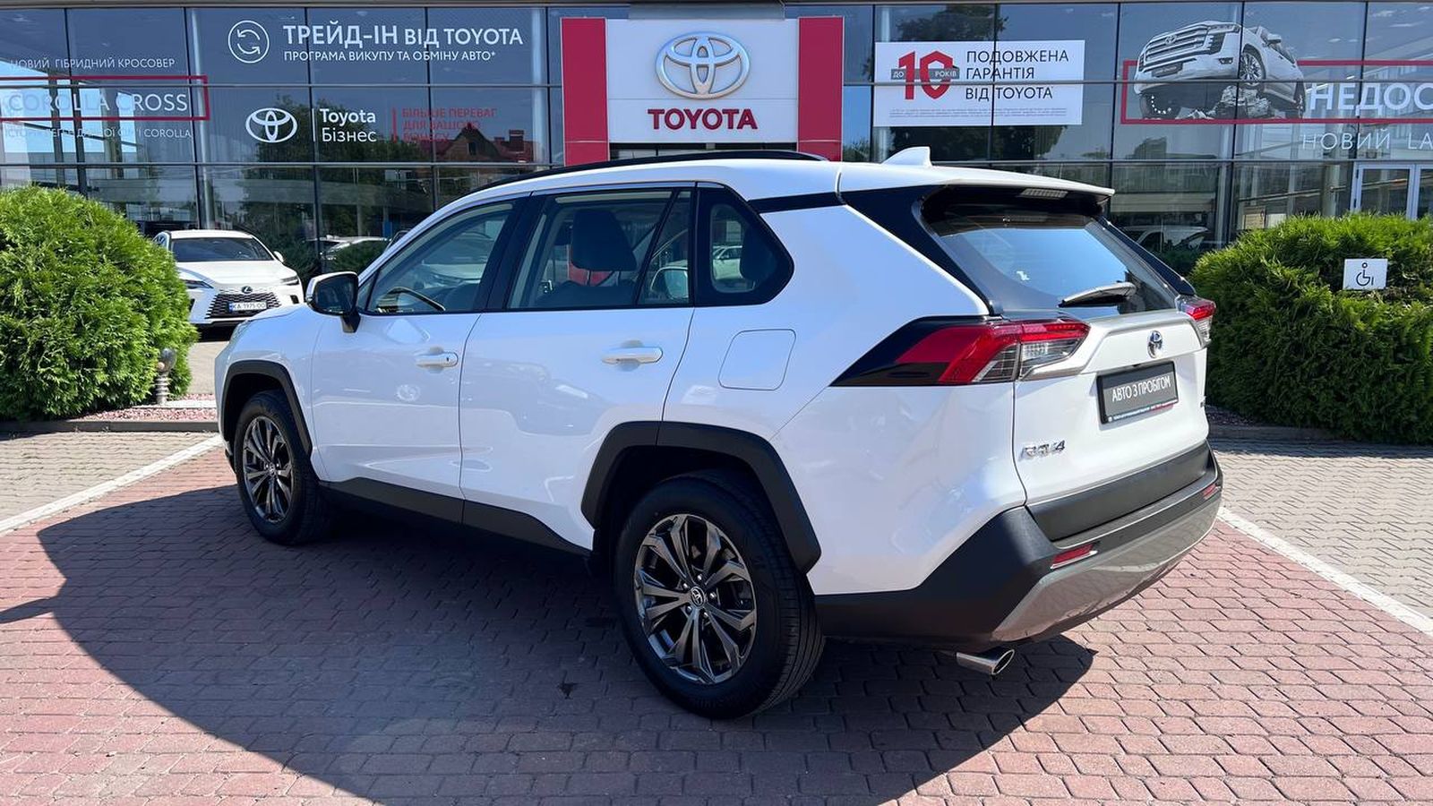 Toyota RAV4 2022 року з пробігом 67989 км, Універсал, Тойота Центр Хмельницький "Гранд Мотор", м.Хмельницький - 1482000 ГРН | Фото № 2