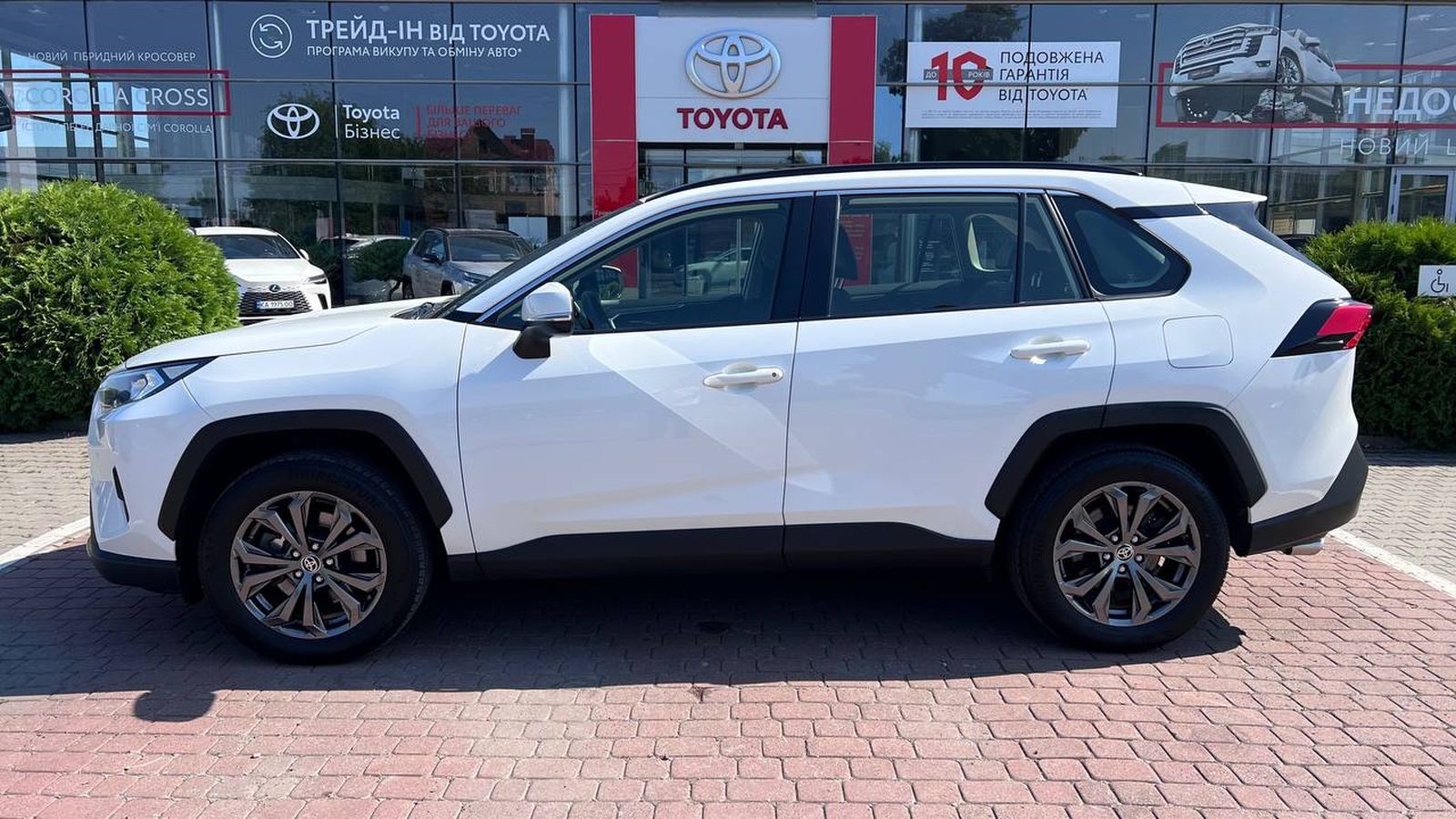 Toyota RAV4 2022 року з пробігом 67989 км, Універсал, Тойота Центр Хмельницький "Гранд Мотор", м.Хмельницький - 1482000 ГРН | Фото № 3