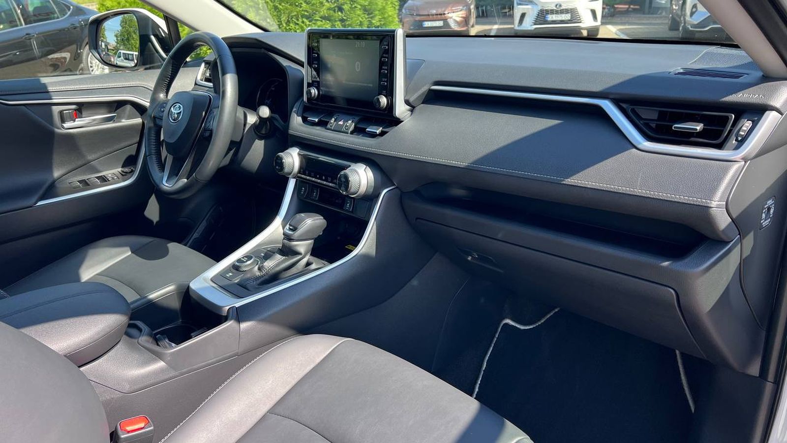 Toyota RAV4 2022 року з пробігом 67989 км, Універсал, Тойота Центр Хмельницький "Гранд Мотор", м.Хмельницький - 1482000 ГРН | Фото № 6