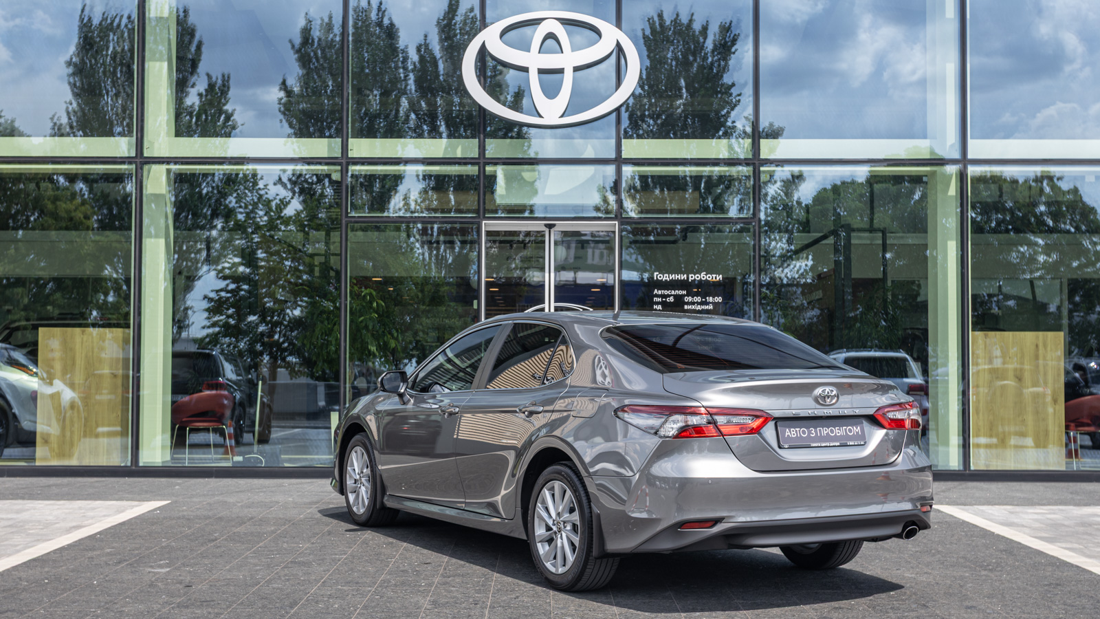 Toyota CAMRY 2022 року з пробігом 69684 км, Седан, Тойота Центр Дніпро "Алмаз Мотор" на Запорізькому шосе, м.Дніпро - 1176000 ГРН | Фото № 2