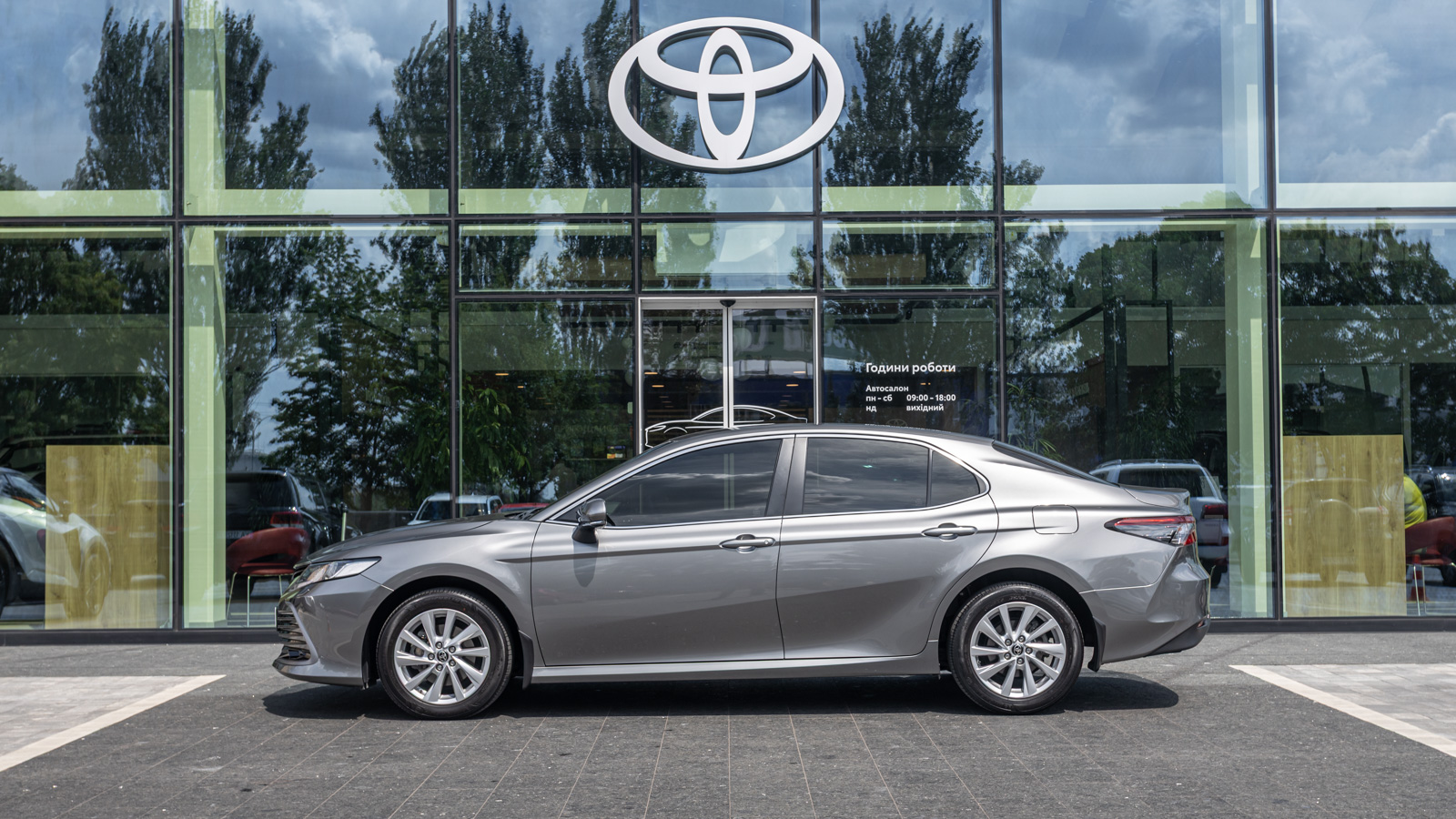 Toyota CAMRY 2022 року з пробігом 69684 км, Седан, Тойота Центр Дніпро "Алмаз Мотор" на Запорізькому шосе, м.Дніпро - 1176000 ГРН | Фото № 3