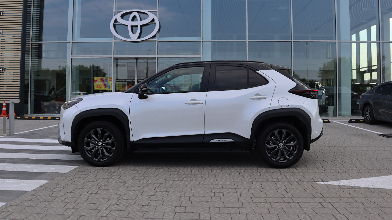Toyota YARIS CROSS 2024 року з пробігом 4046 км, Хетчбек, Тойота Центр Рівне "Агат Авто", м.Рівне - 1380200 ГРН | Фото № 3
