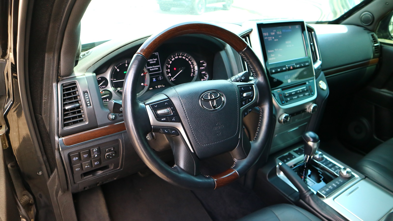 Toyota LAND CRUISER 2018 року з пробігом 41604 км, Універсал, Тойота Центр Київ "Автосаміт Укравто Столичне", м.Київ - 7953000 ГРН | Фото № 19