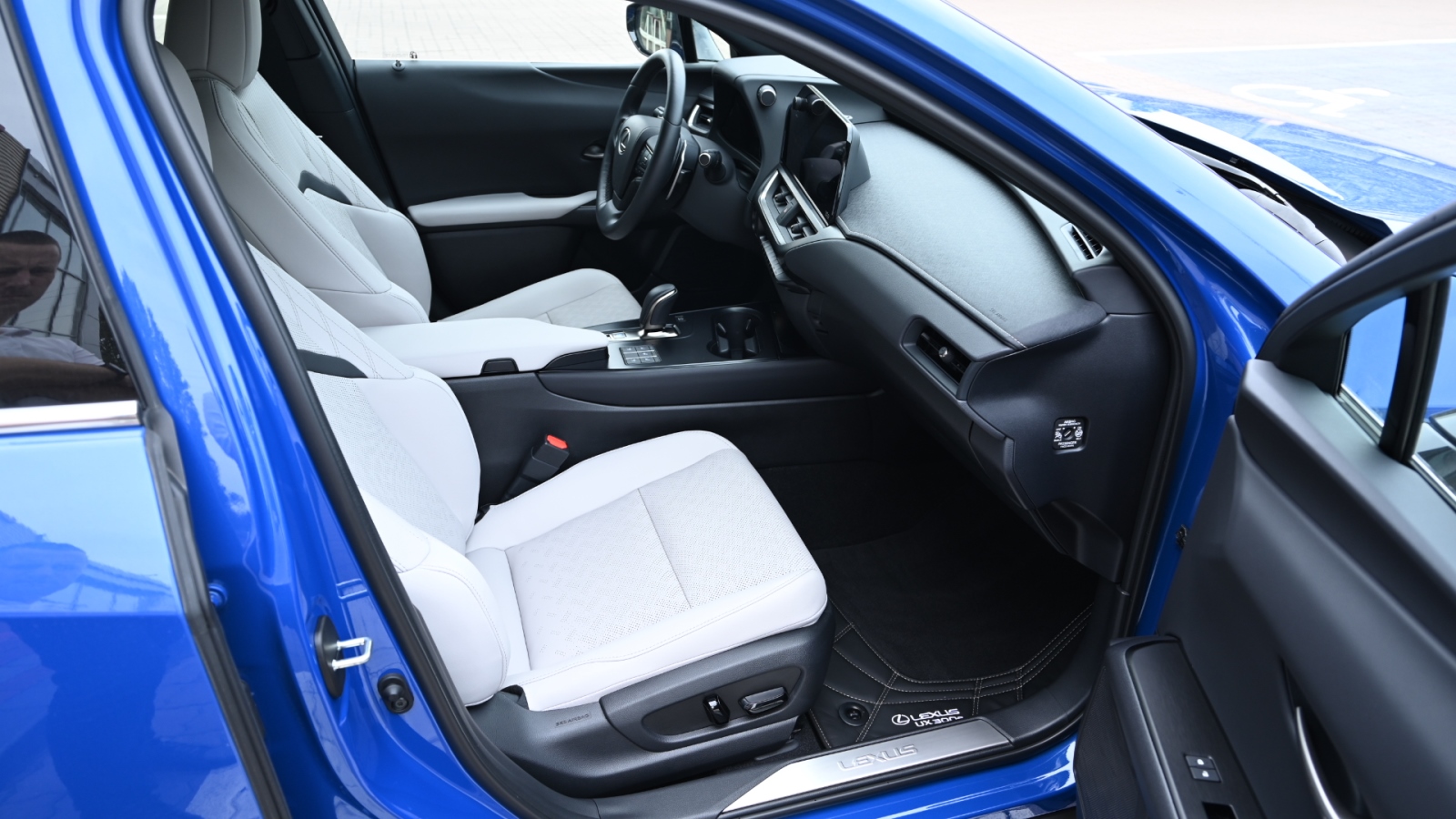 Lexus UX 300e 2023 року з пробігом 3694 км, Універсал, Тойота Центр Київ "Сіті Плаза", м.Київ - 1536600 ГРН | Фото № 6