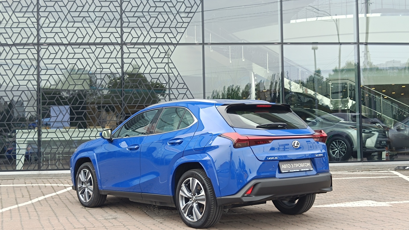 Lexus UX 300e 2023 року з пробігом 3352 км, Універсал, Лексус Київ Захід, м.Київ - 1536600 ГРН | Фото № 2
