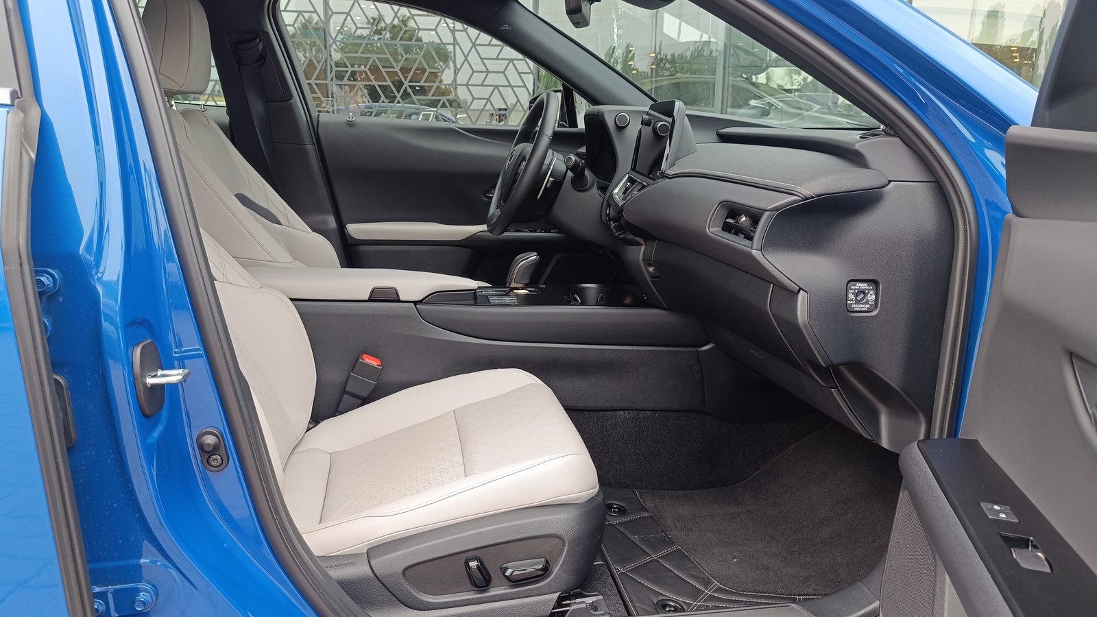 Lexus UX 300e 2023 року з пробігом 3352 км, Універсал, Лексус Київ Захід, м.Київ - 1536600 ГРН | Фото № 6