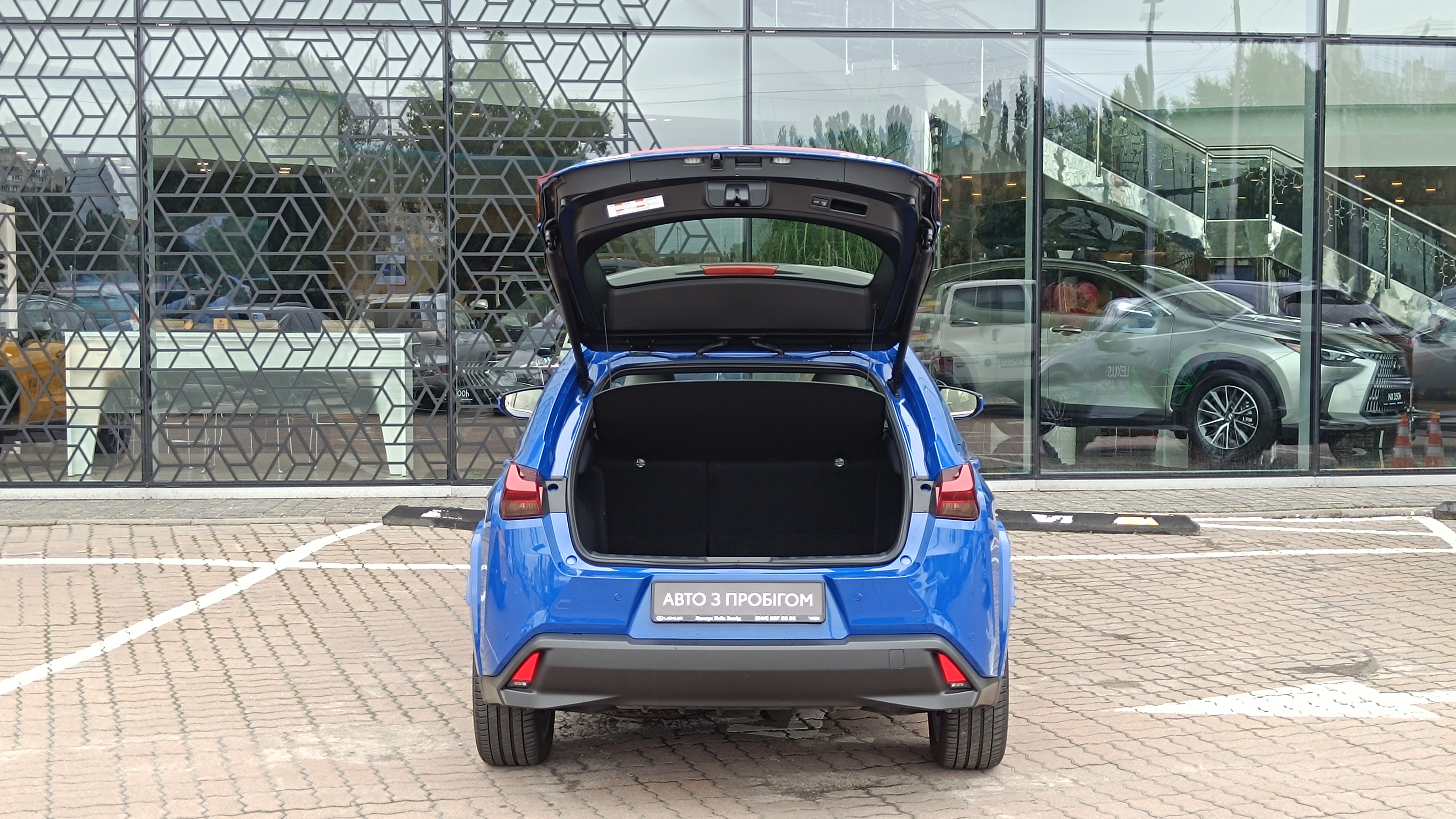 Lexus UX 300e 2023 року з пробігом 3352 км, Універсал, Лексус Київ Захід, м.Київ - 1536600 ГРН | Фото № 10