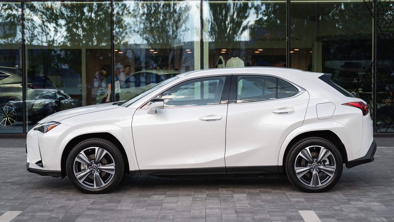 Lexus UX 300e 2023 року з пробігом 3334 км, Універсал, Лексус Дніпро, м.Дніпро - 1536600 ГРН | Фото № 3