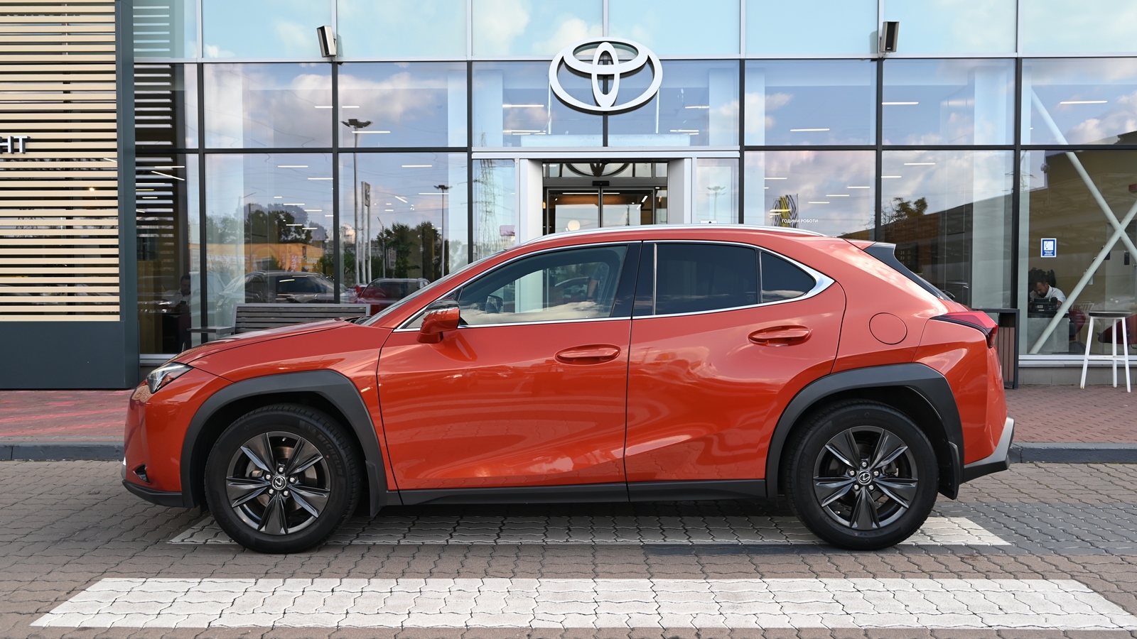 Lexus UX 2018 року з пробігом 72985 км, Хетчбек, Тойота Центр Київ "Сіті Плаза", м.Київ - 1114602 ГРН | Фото № 3