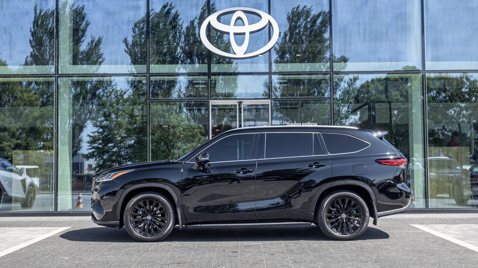 Toyota HIGHLANDER 2023 року з пробігом 29725 км, Універсал, Тойота Центр Дніпро "Алмаз Мотор" на Запорізькому шосе, м.Дніпро - 2790000 ГРН | Фото № 3