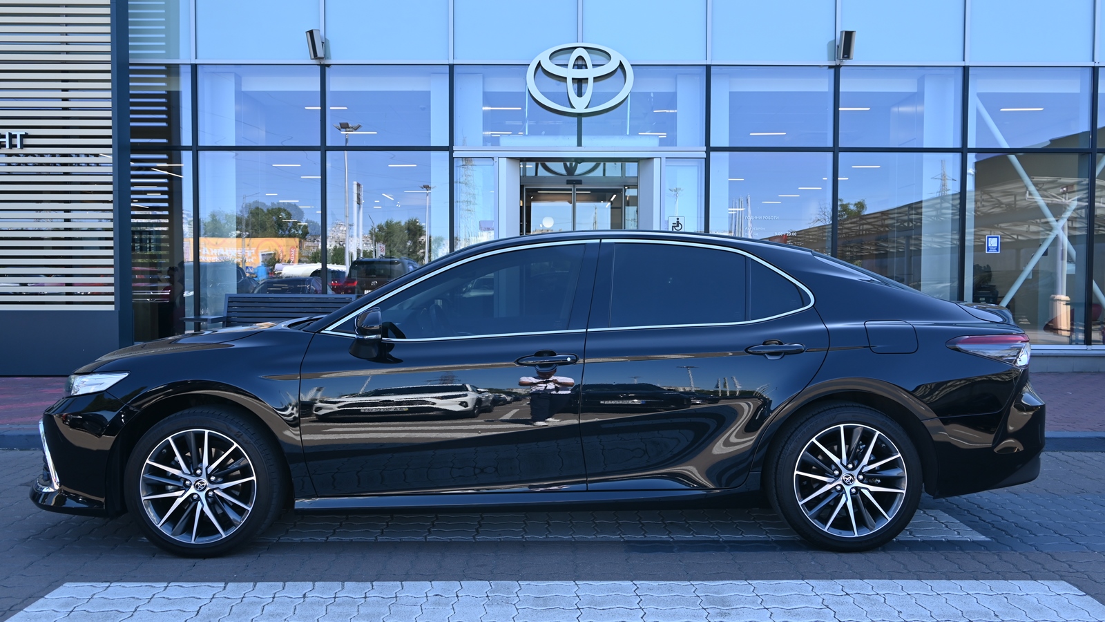 Toyota CAMRY 2023 року з пробігом 46719 км, Седан, Тойота Центр Київ "Сіті Плаза", м.Київ - 1577660 ГРН | Фото № 3
