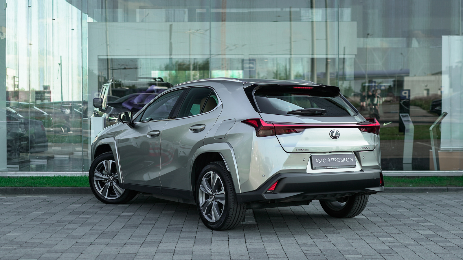Lexus UX 300e 2023 року з пробігом 11022 км, Універсал, Лексус Львів, м.Львів - 1517630 ГРН | Фото № 2
