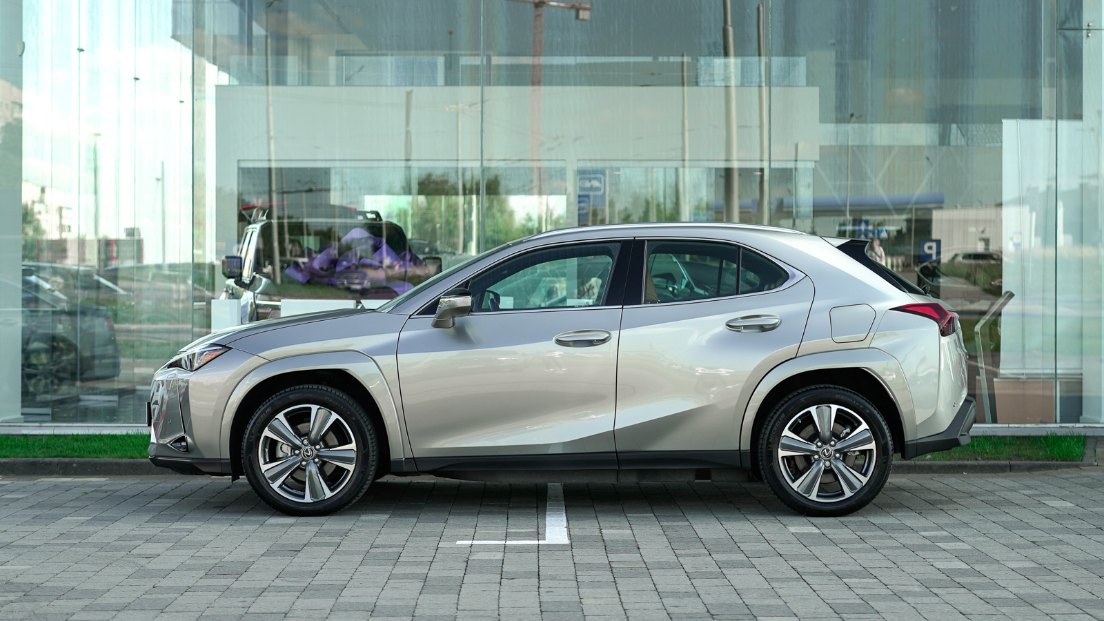 Lexus UX 300e 2023 року з пробігом 11022 км, Універсал, Лексус Львів, м.Львів - 1517630 ГРН | Фото № 3