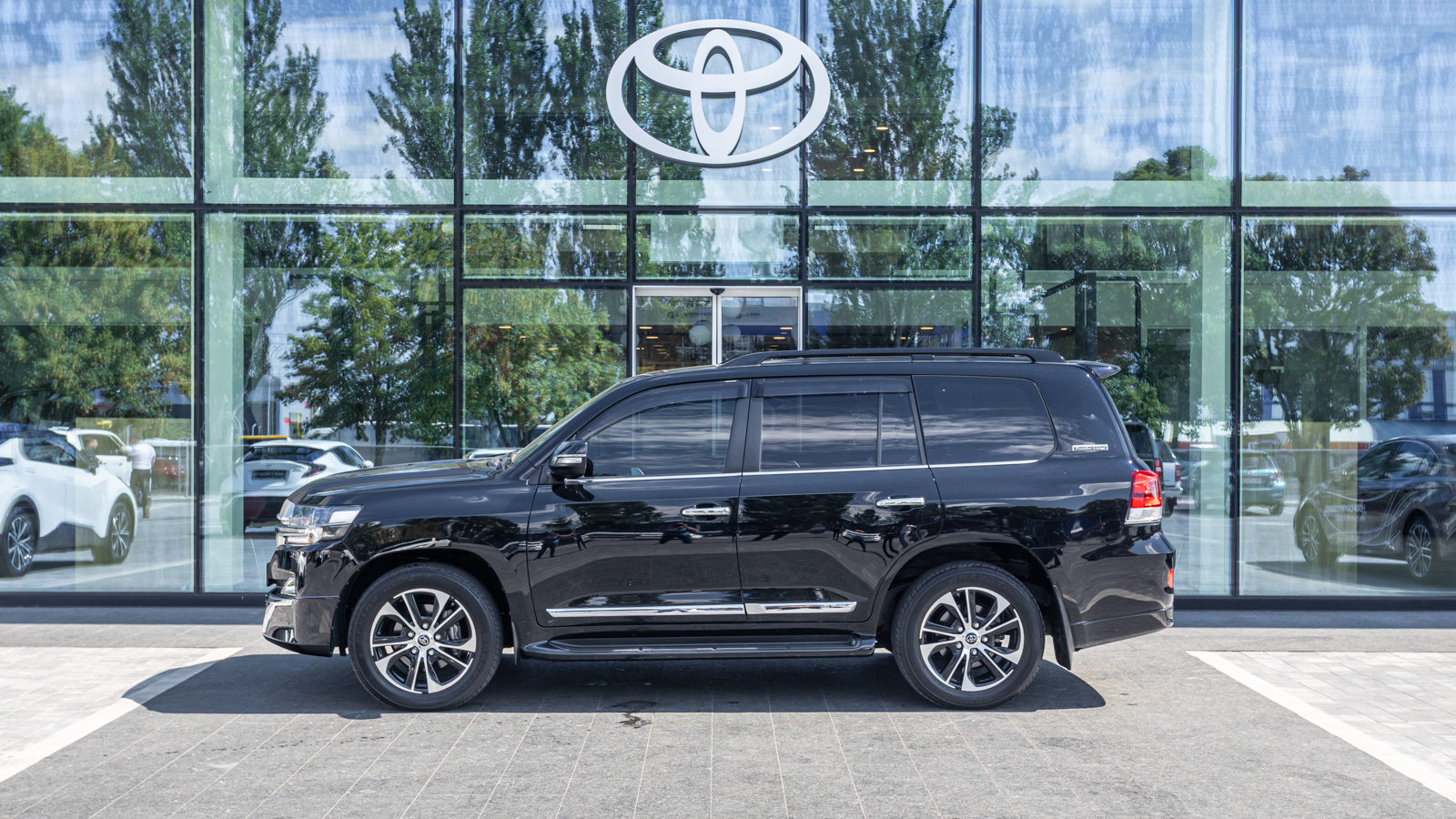 Toyota LAND CRUISER 2020 року з пробігом 45568 км, Універсал, Тойота Центр Дніпро "Алмаз Мотор" на Запорізькому шосе, м.Дніпро - 3150000 ГРН | Фото № 3