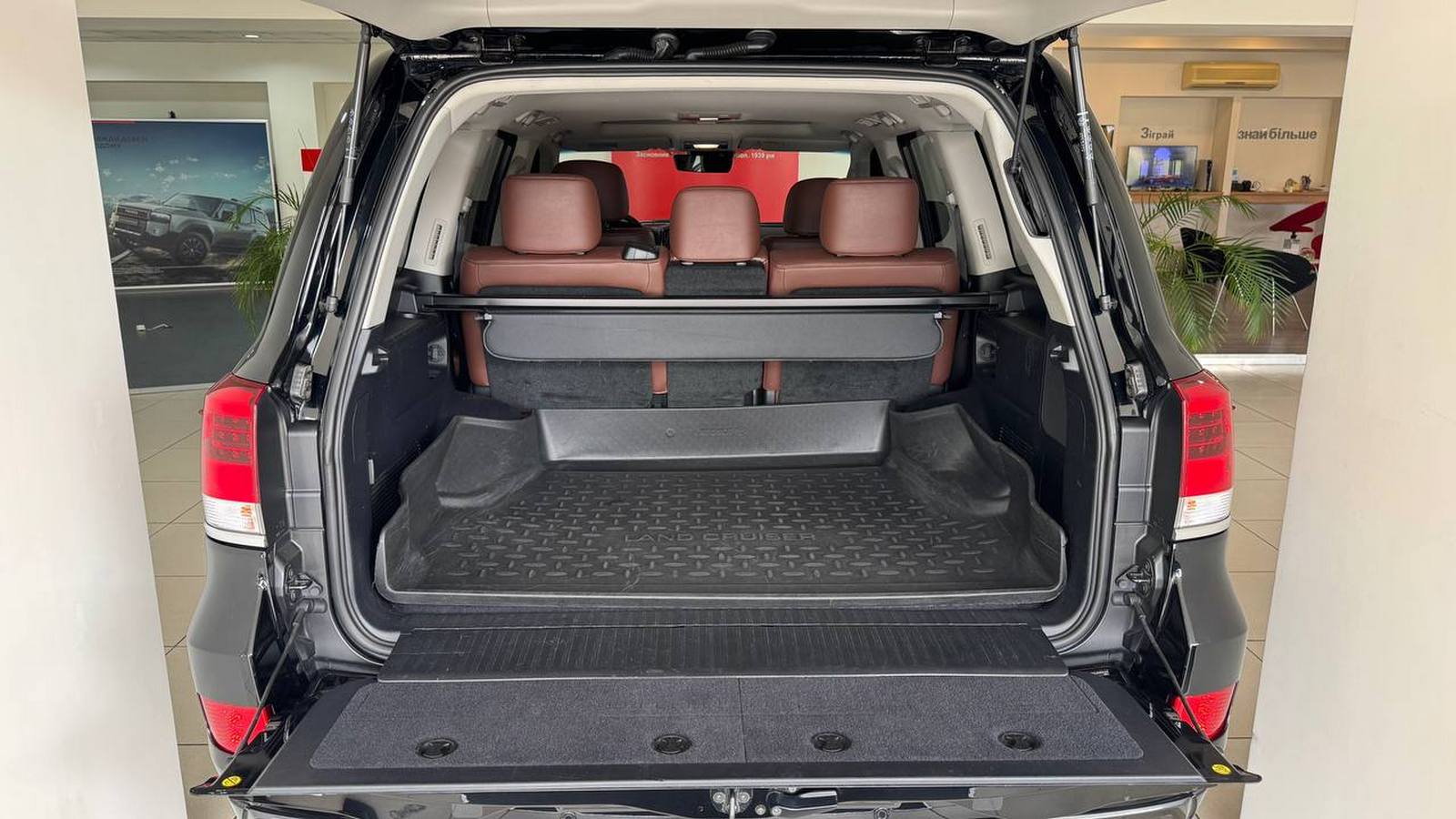 Toyota LAND CRUISER 2017 року з пробігом 250037 км, Універсал, Тойота Центр Ужгород "Карат Мотор", м.Ужгород - 2024000 ГРН | Фото № 10