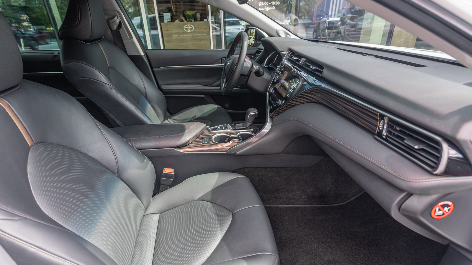 Toyota CAMRY 2019 року з пробігом 112635 км, Седан, Тойота Центр Дніпро "Алмаз Мотор" на Запорізькому шосе, м.Дніпро - 1220000 ГРН | Фото № 6