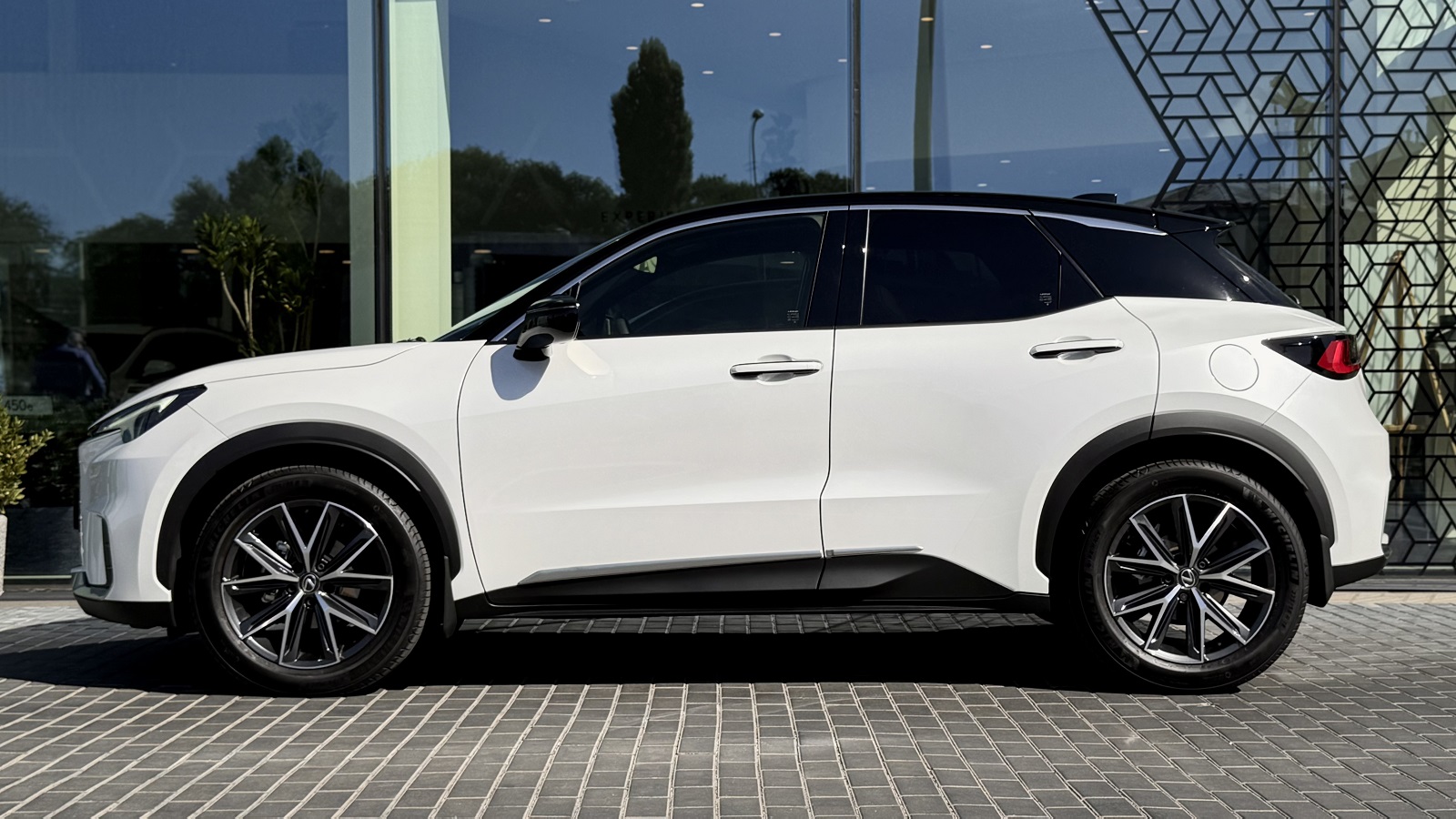 Lexus LBX 2023 року з пробігом 4014 км, Універсал, Лексус Одеса, м.Одеса - 1620920 ГРН | Фото № 3