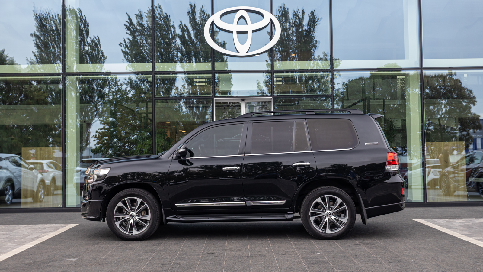 Toyota LAND CRUISER 2020 року з пробігом 149515 км, Універсал, Тойота Центр Дніпро "Алмаз Мотор" на Запорізькому шосе, м.Дніпро - 2550000 ГРН | Фото № 3