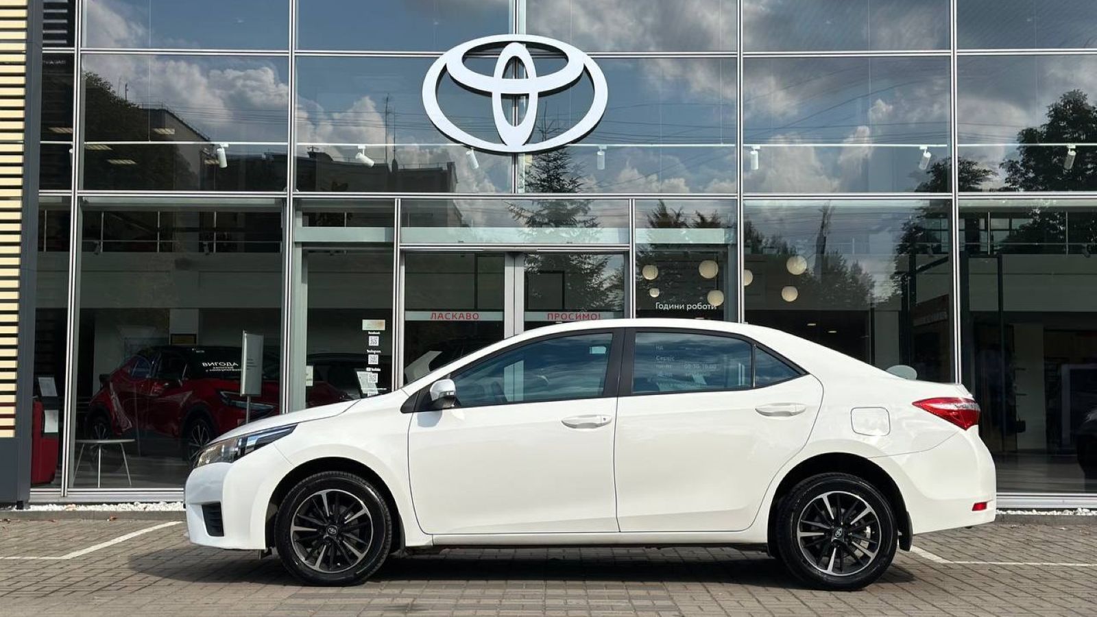 Toyota COROLLA 2016 року з пробігом 191724 км, Седан, Тойота Центр Луцьк "Автоконцепт", м.Луцьк - 475000 ГРН | Фото № 3