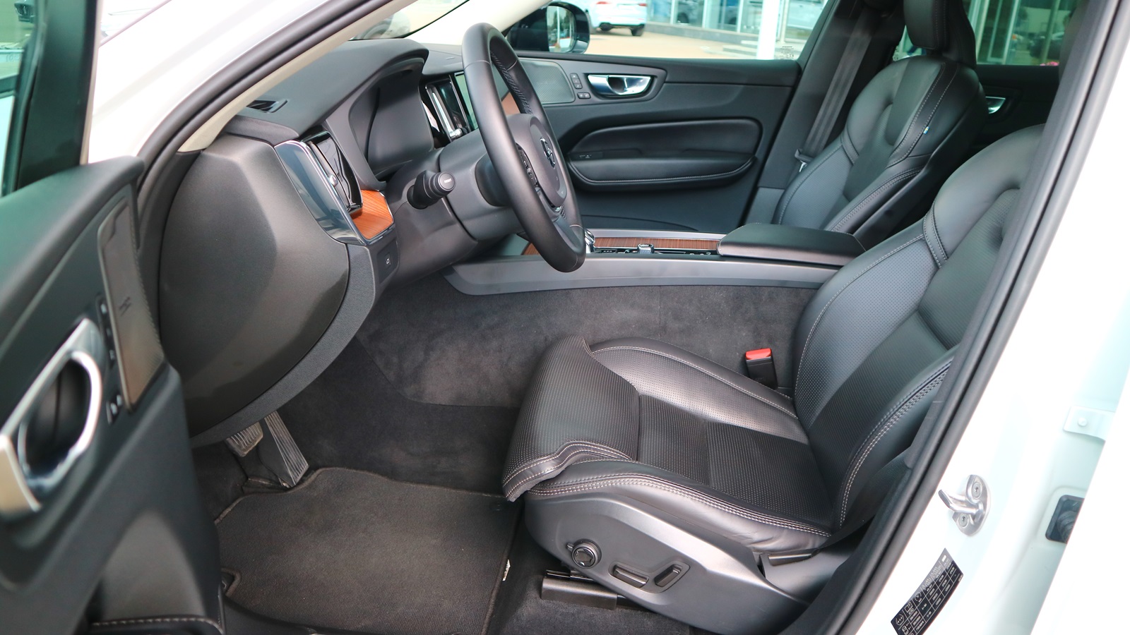 Інші авто VOLVO XC60 2023 року з пробігом 51160 км, Універсал, Тойота Центр Київ "Автосаміт Укравто Столичне", м.Київ - 2325000 ГРН | Фото № 13