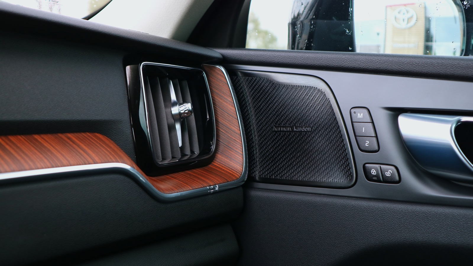 Інші авто VOLVO XC60 2023 року з пробігом 51160 км, Універсал, Тойота Центр Київ "Автосаміт Укравто Столичне", м.Київ - 2325000 ГРН | Фото № 17