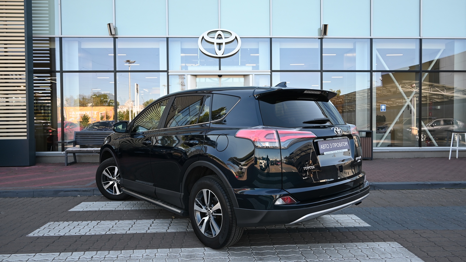 Toyota RAV4 2018 року з пробігом 124062 км, Універсал, Тойота Центр Київ "Сіті Плаза", м.Київ - 865200 ГРН | Фото № 2