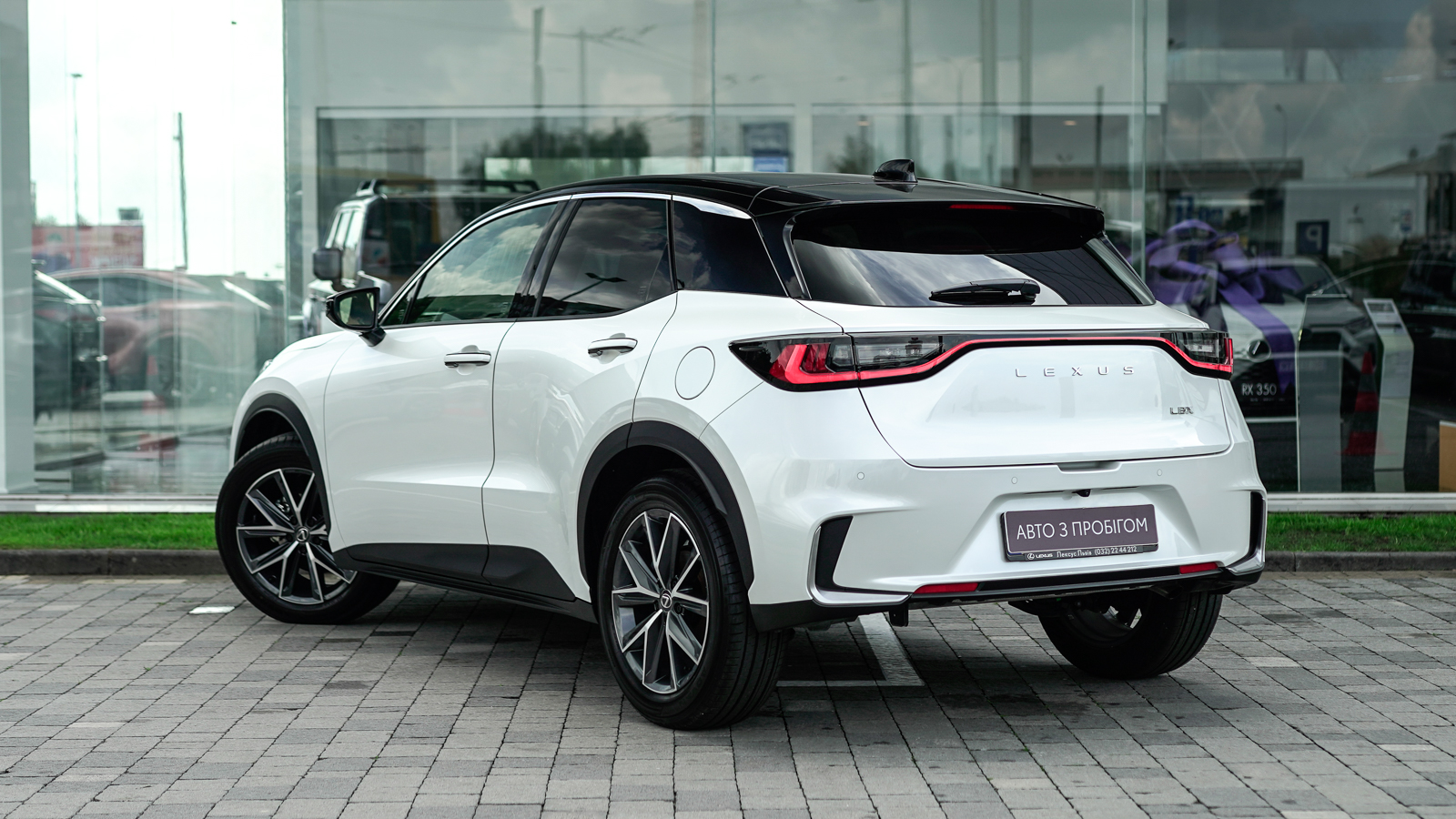 Lexus LBX 2023 року з пробігом 2153 км, Універсал, Лексус Львів, м.Львів - 1680750 ГРН | Фото № 2