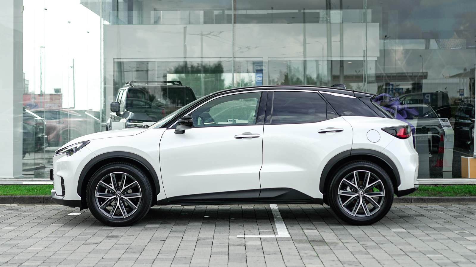 Lexus LBX 2023 року з пробігом 2153 км, Універсал, Лексус Львів, м.Львів - 1680750 ГРН | Фото № 3