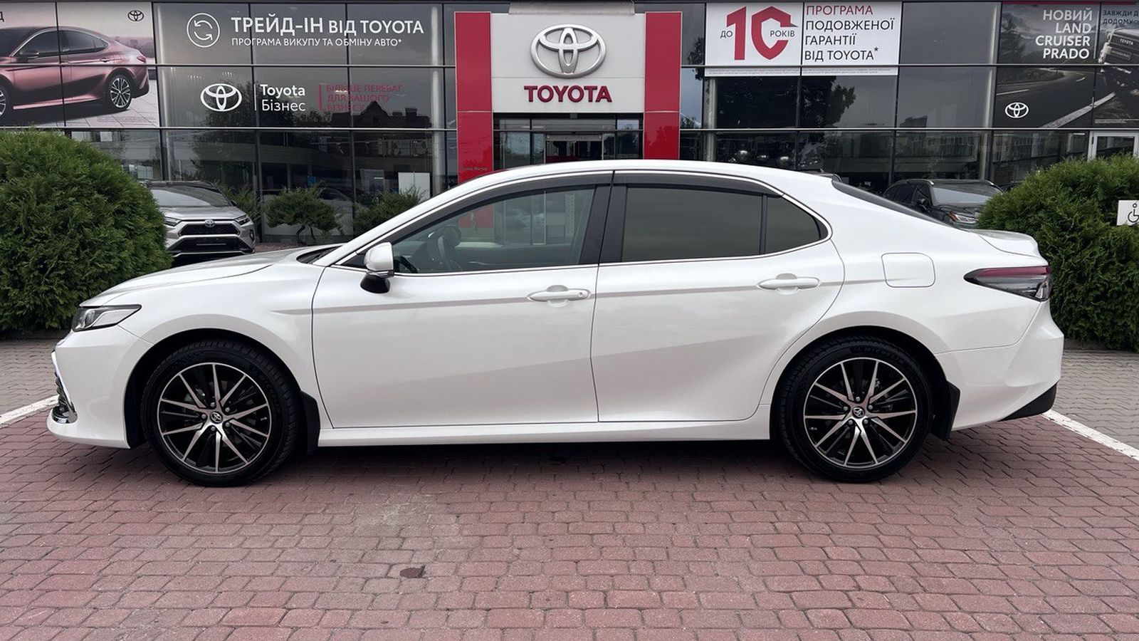 Toyota CAMRY 2023 року з пробігом 31500 км, Седан, Тойота Центр Хмельницький "Гранд Мотор", м.Хмельницький - 1474000 ГРН | Фото № 3