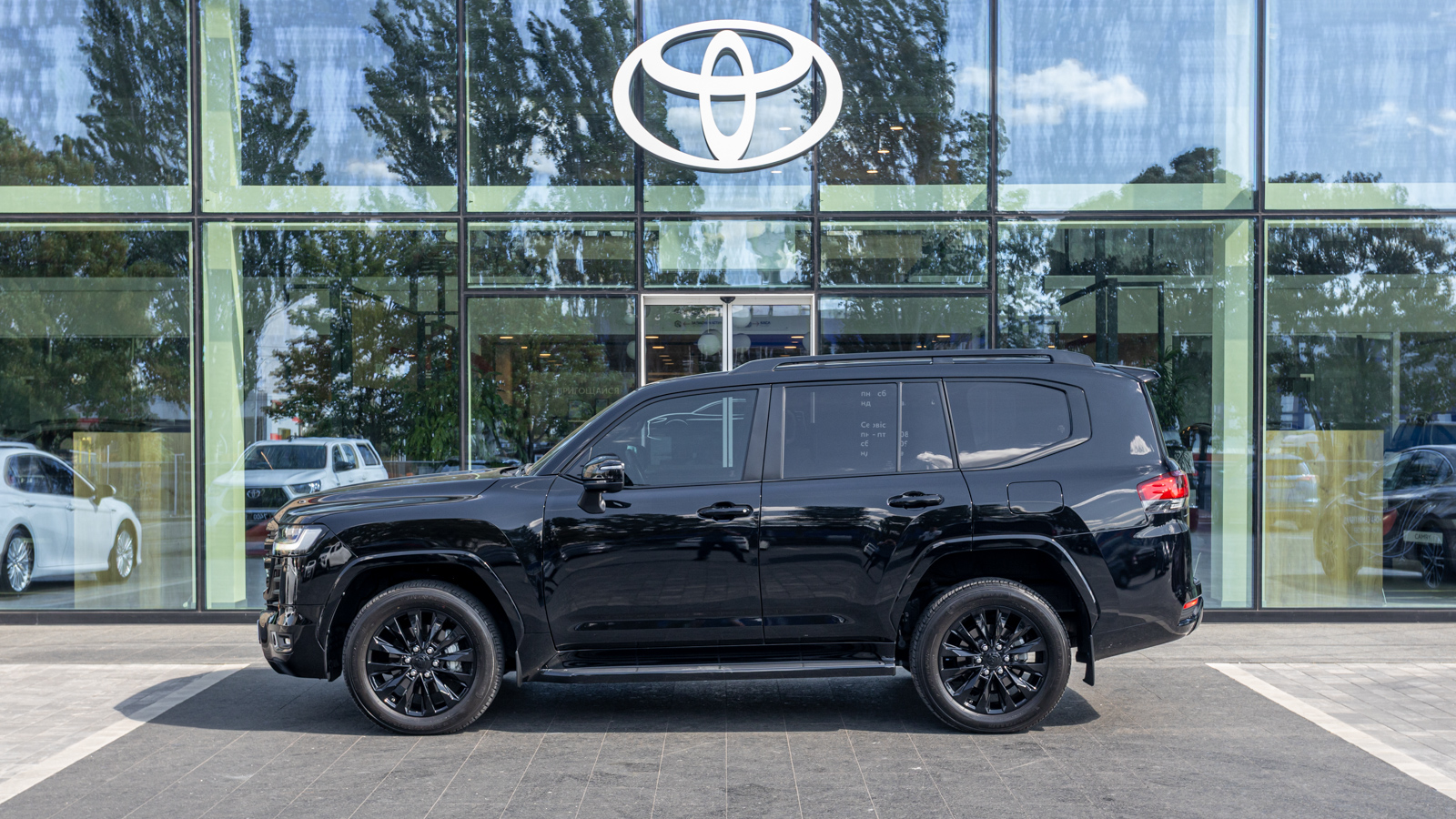 Toyota LAND CRUISER 2023 року з пробігом 43703 км, Універсал, Тойота Центр Дніпро "Алмаз Мотор" на Запорізькому шосе, м.Дніпро - 3735000 ГРН | Фото № 3
