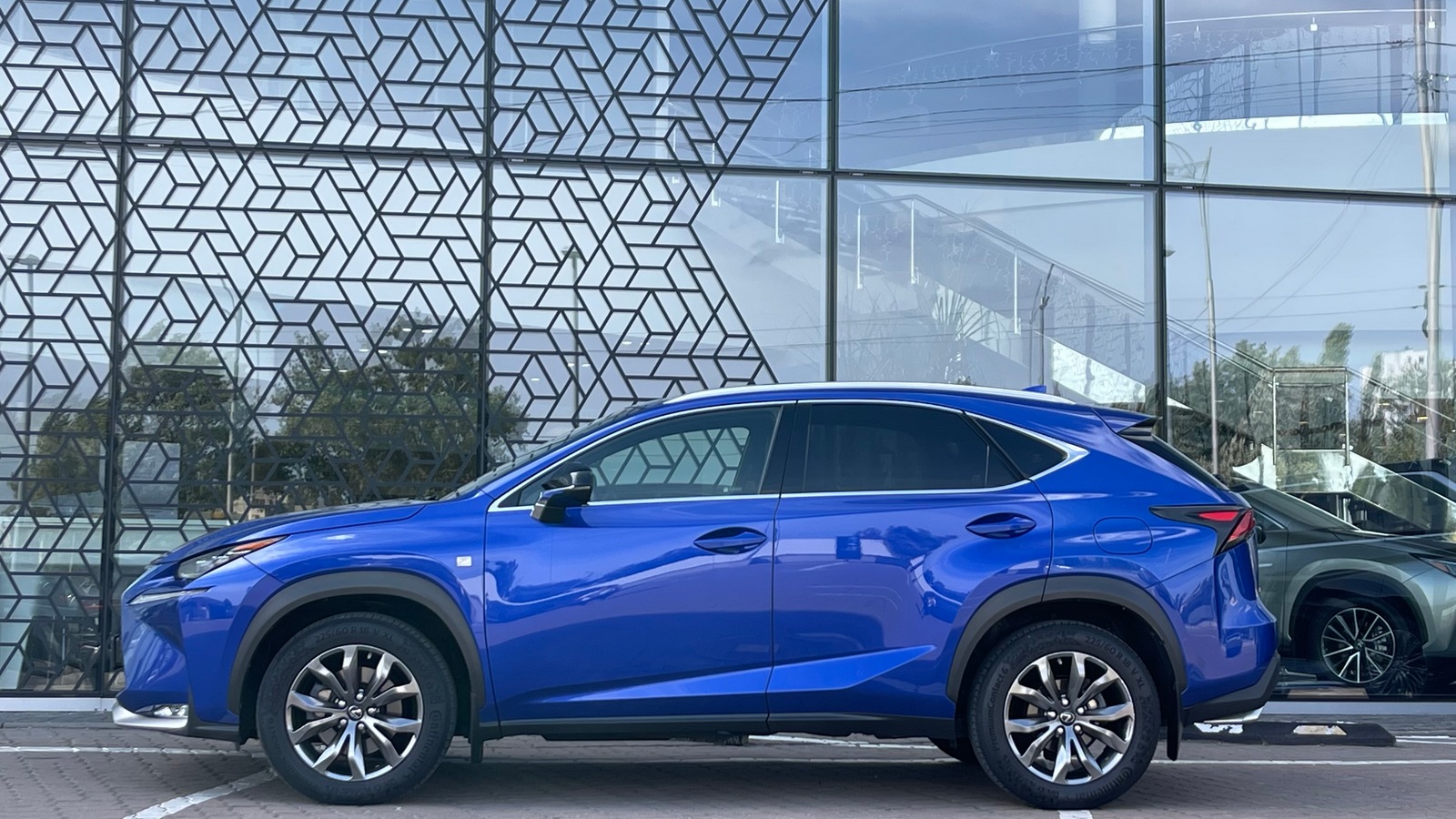 Lexus NX 2016 року з пробігом 190466 км, Універсал, Лексус Київ Захід, м.Київ - 1063000 ГРН | Фото № 3