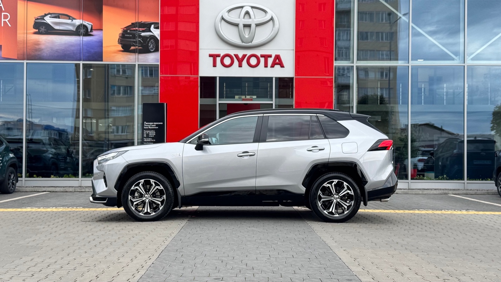 Toyota RAV4 Plug-In 2024 року з пробігом 10648 км, Універсал, Тойота Центр Івано-Франківськ "Класик-Авто", м.Івано-Франківськ - 2500000 ГРН | Фото № 3