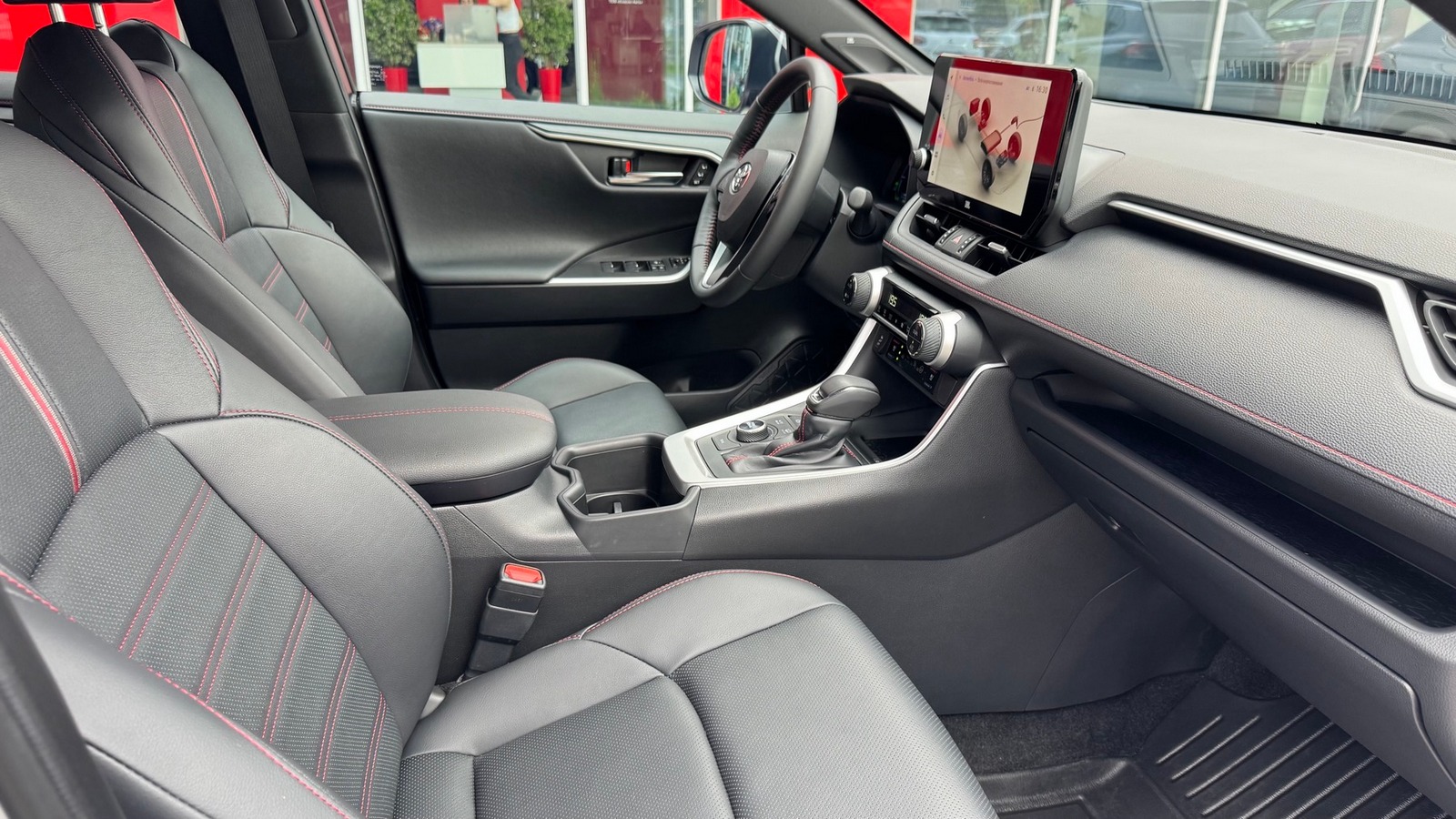 Toyota RAV4 Plug-In 2024 року з пробігом 10648 км, Універсал, Тойота Центр Івано-Франківськ "Класик-Авто", м.Івано-Франківськ - 2500000 ГРН | Фото № 6
