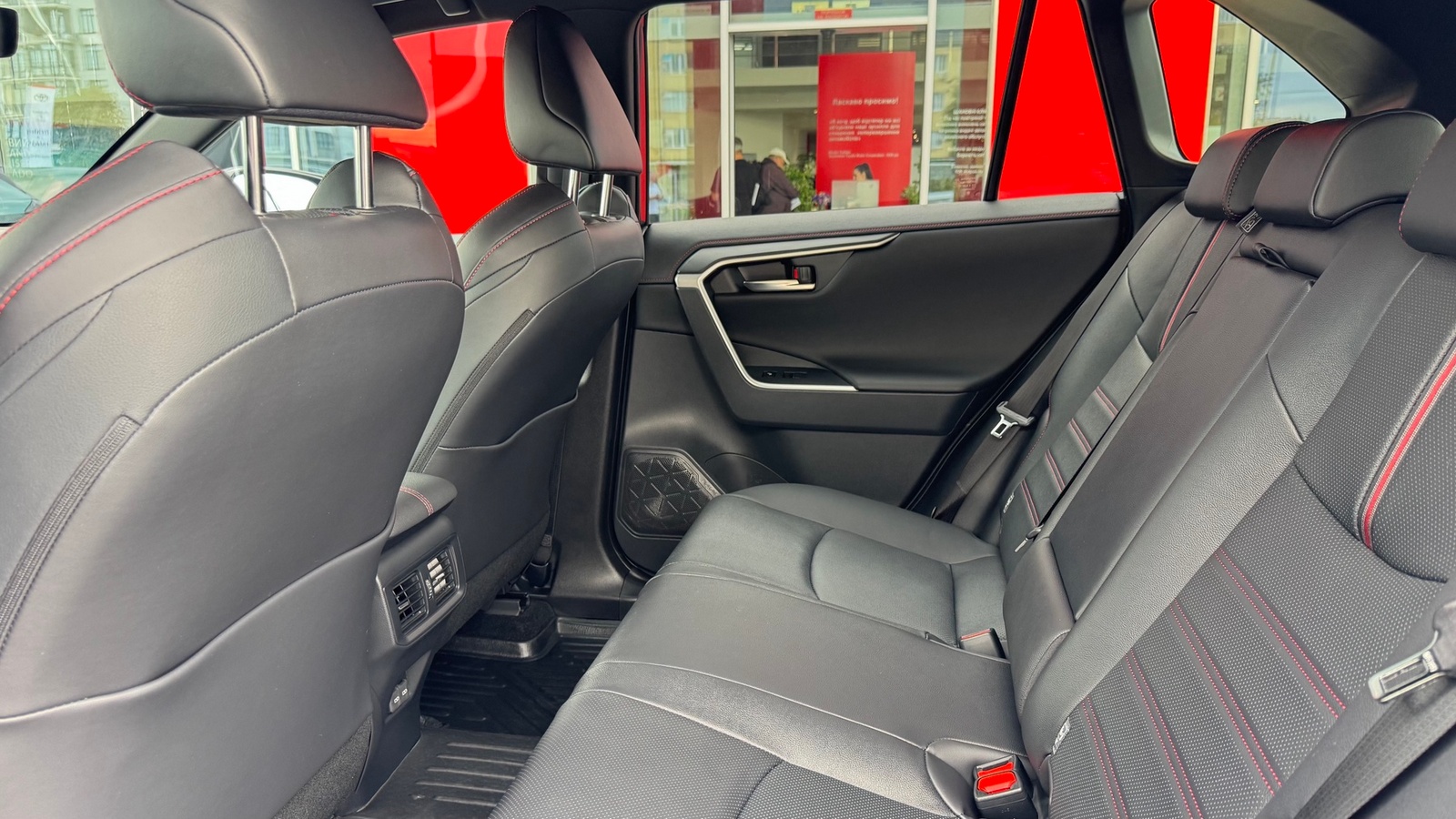 Toyota RAV4 Plug-In 2024 року з пробігом 10648 км, Універсал, Тойота Центр Івано-Франківськ "Класик-Авто", м.Івано-Франківськ - 2500000 ГРН | Фото № 11
