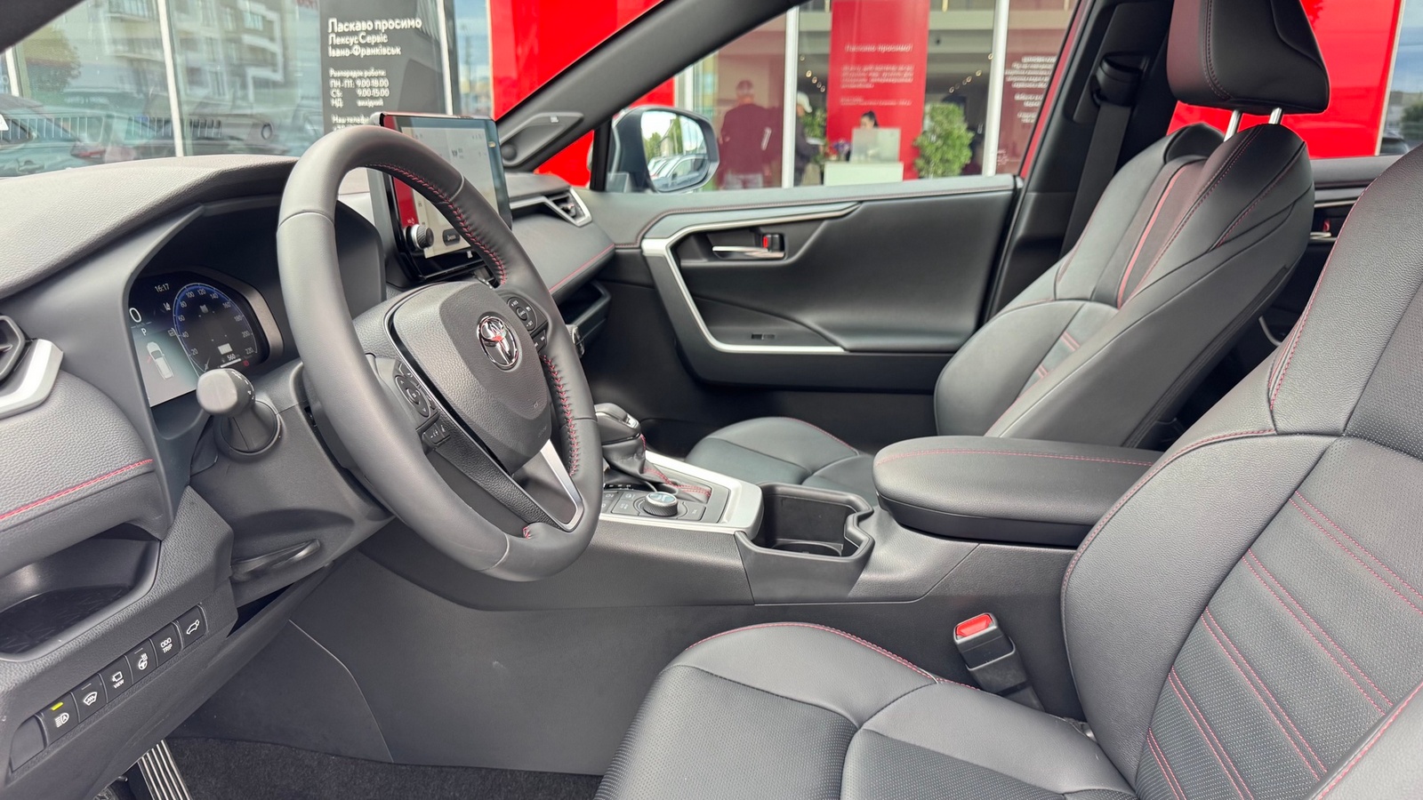 Toyota RAV4 Plug-In 2024 року з пробігом 10648 км, Універсал, Тойота Центр Івано-Франківськ "Класик-Авто", м.Івано-Франківськ - 2500000 ГРН | Фото № 12