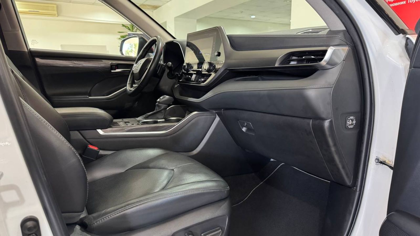 Toyota HIGHLANDER 2022 року з пробігом 86428 км, Універсал, Тойота Центр Ужгород "Карат Мотор", м.Ужгород - 2059900 ГРН | Фото № 5