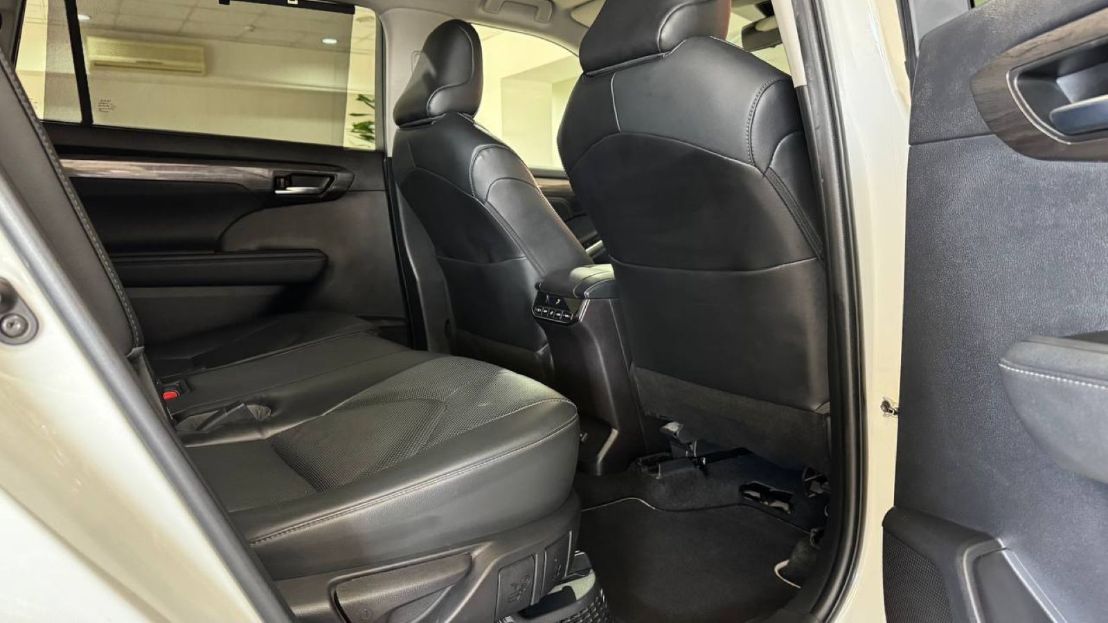 Toyota HIGHLANDER 2022 року з пробігом 86428 км, Універсал, Тойота Центр Ужгород "Карат Мотор", м.Ужгород - 2059900 ГРН | Фото № 6
