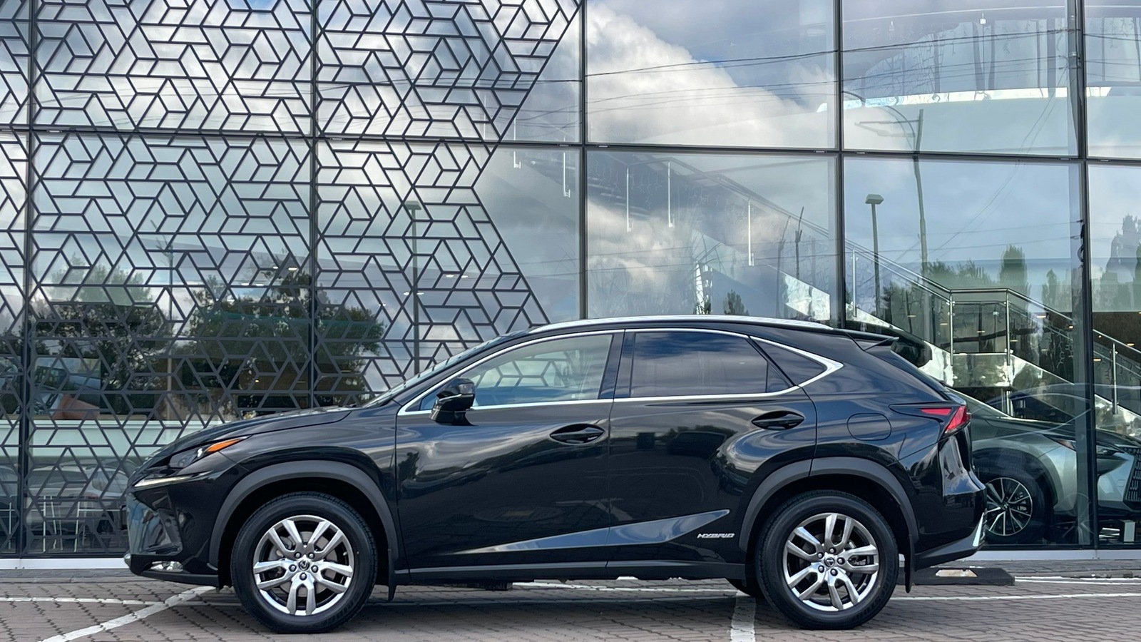 Lexus NX 2019 року з пробігом 51962 км, Універсал, Лексус Київ Захід, м.Київ - 1482000 ГРН | Фото № 3